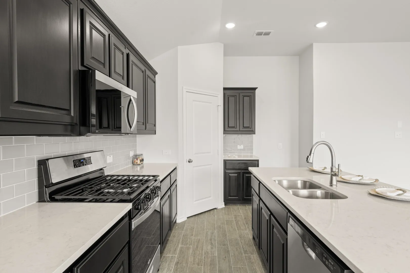 15008 Amantes- Kitchen-3