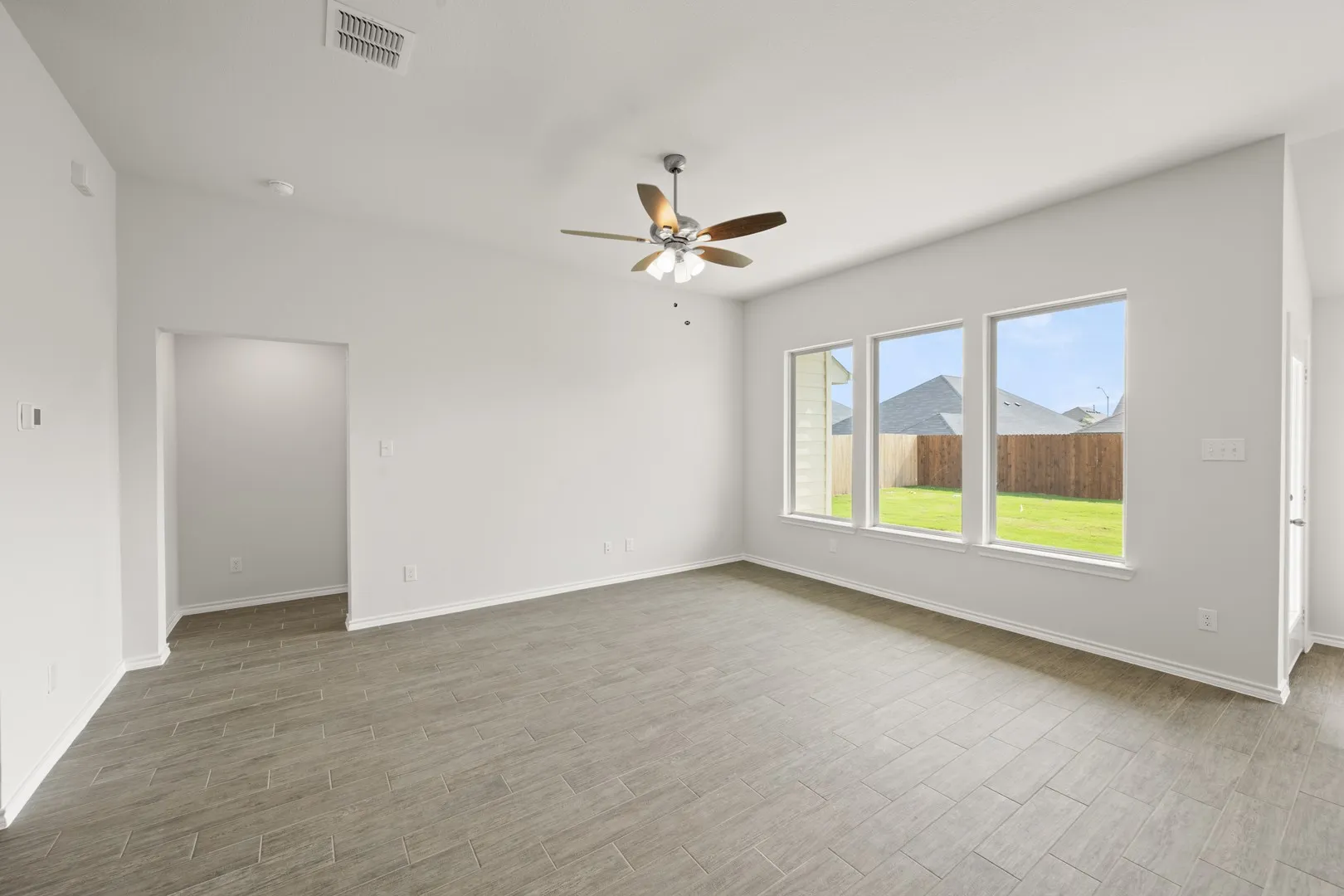 15008 Amantes- Living Room-3