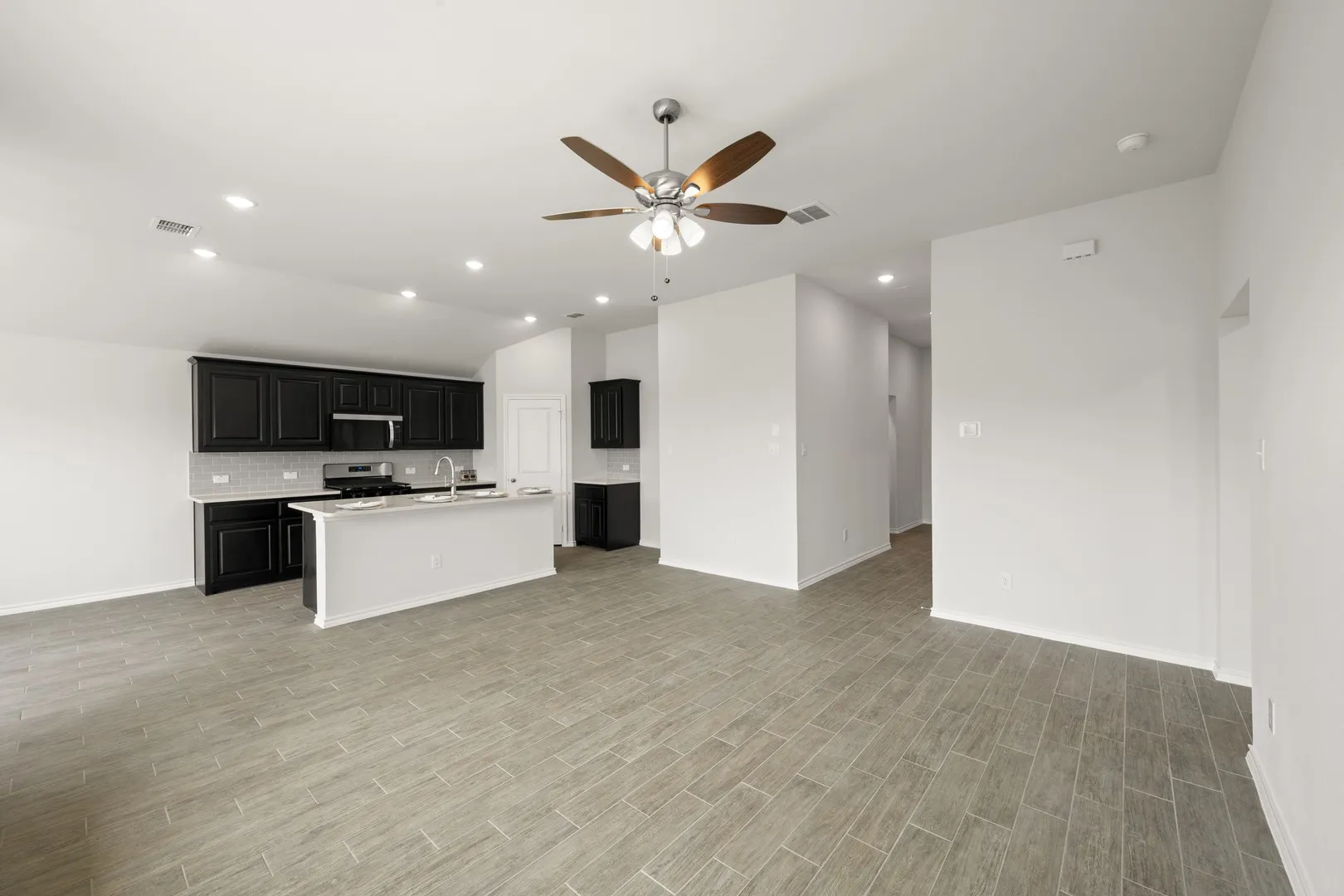15008 Amantes- Living Room-1