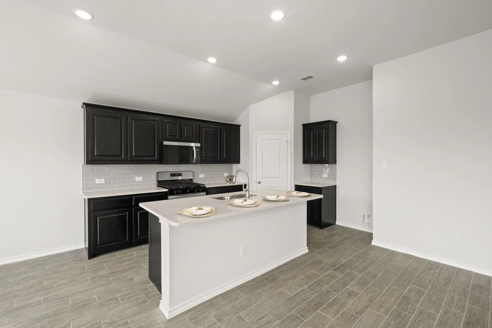 15008 Amantes- Kitchen-2