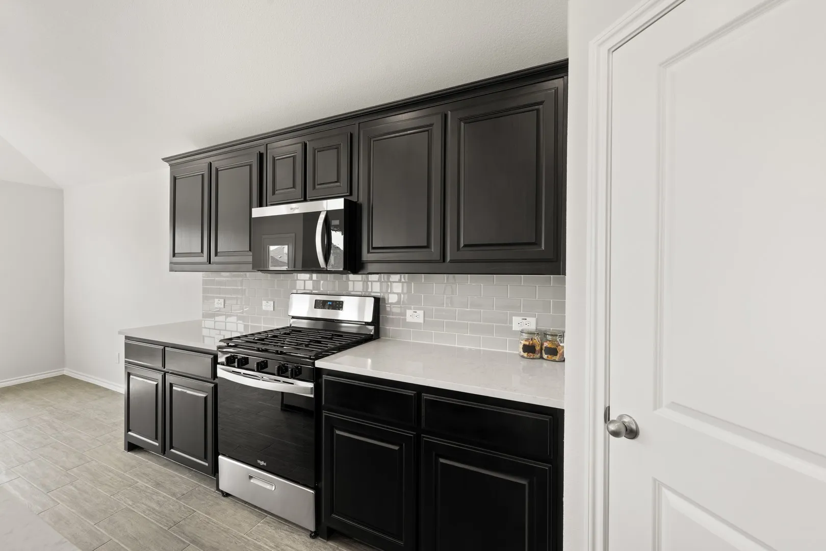 15008 Amantes- Kitchen-5