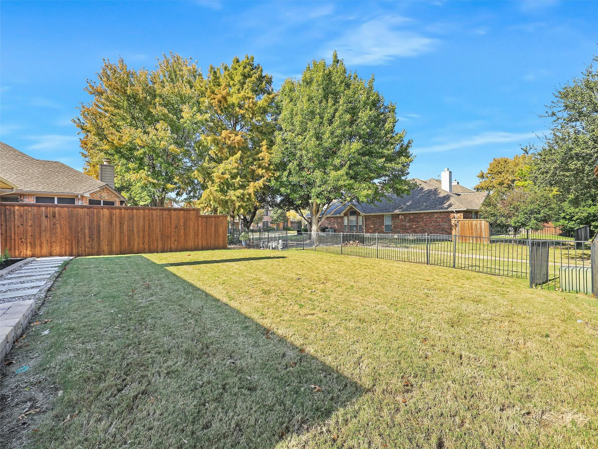 Single Family Residence For Sale in Denton County , 2428 Windgate Lane, Frisco, Texas 75033, 3 Bedroom, 3 Bathroom, 2 Garage spaces, 2,812 Sqft, built in 2000, Preowned, mls#21254363, Real Estate Agent in Frisco, Homes For Sale in Denton county, Homes For Sale in Frisco, Realtor in Frisco Texas, Real Estate Brokerage Independent Realty Texas, Luminita Cordes Realtor