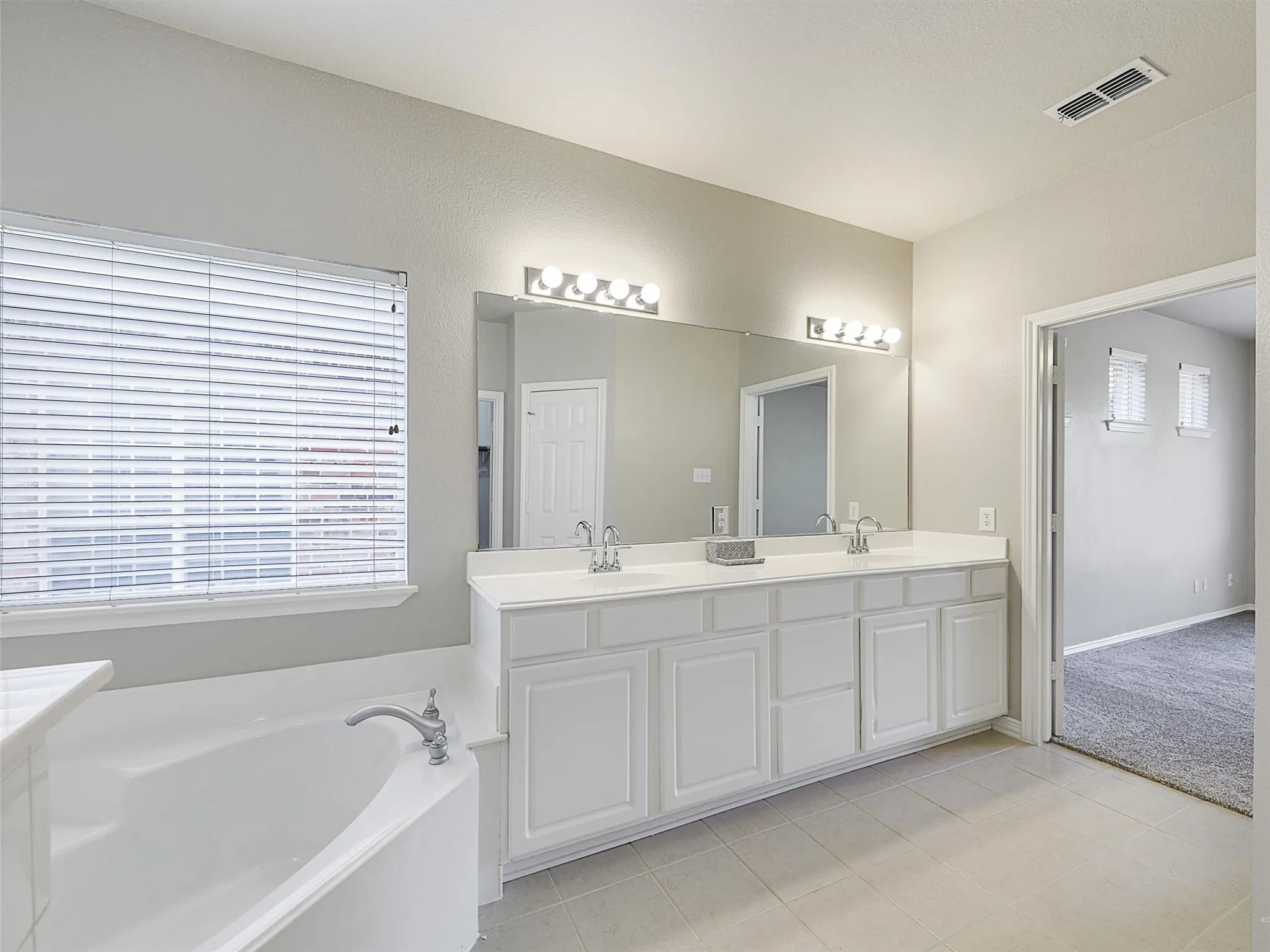 Single Family Residence For Sale in Denton County , 2428 Windgate Lane, Frisco, Texas 75033, 3 Bedroom, 3 Bathroom, 2 Garage spaces, 2,812 Sqft, built in 2000, Preowned, mls#21254363, Real Estate Agent in Frisco, Homes For Sale in Denton county, Homes For Sale in Frisco, Realtor in Frisco Texas, Real Estate Brokerage Independent Realty Texas, Luminita Cordes Realtor