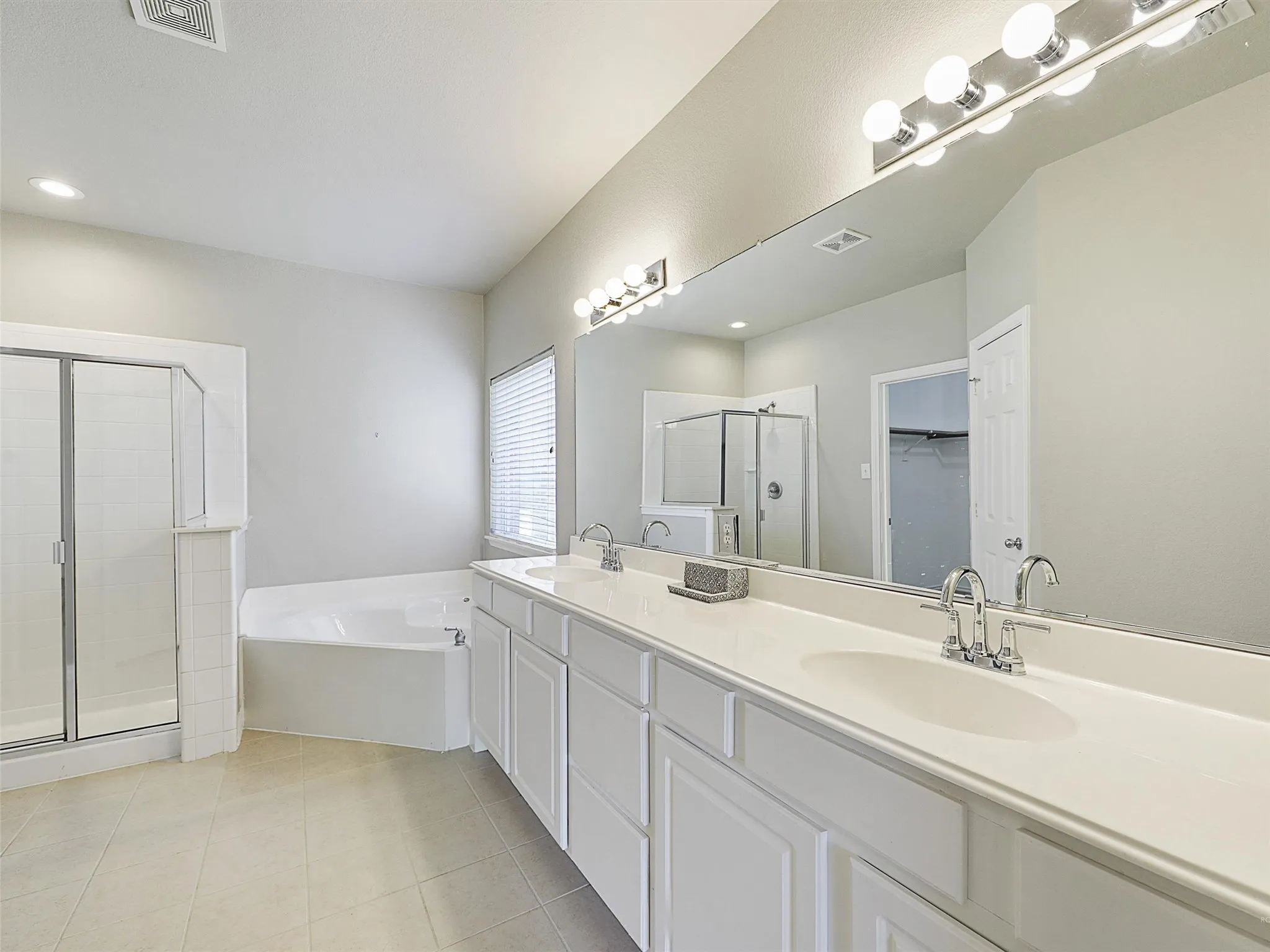 Single Family Residence For Sale in Denton County , 2428 Windgate Lane, Frisco, Texas 75033, 3 Bedroom, 3 Bathroom, 2 Garage spaces, 2,812 Sqft, built in 2000, Preowned, mls#21254363, Real Estate Agent in Frisco, Homes For Sale in Denton county, Homes For Sale in Frisco, Realtor in Frisco Texas, Real Estate Brokerage Independent Realty Texas, Luminita Cordes Realtor
