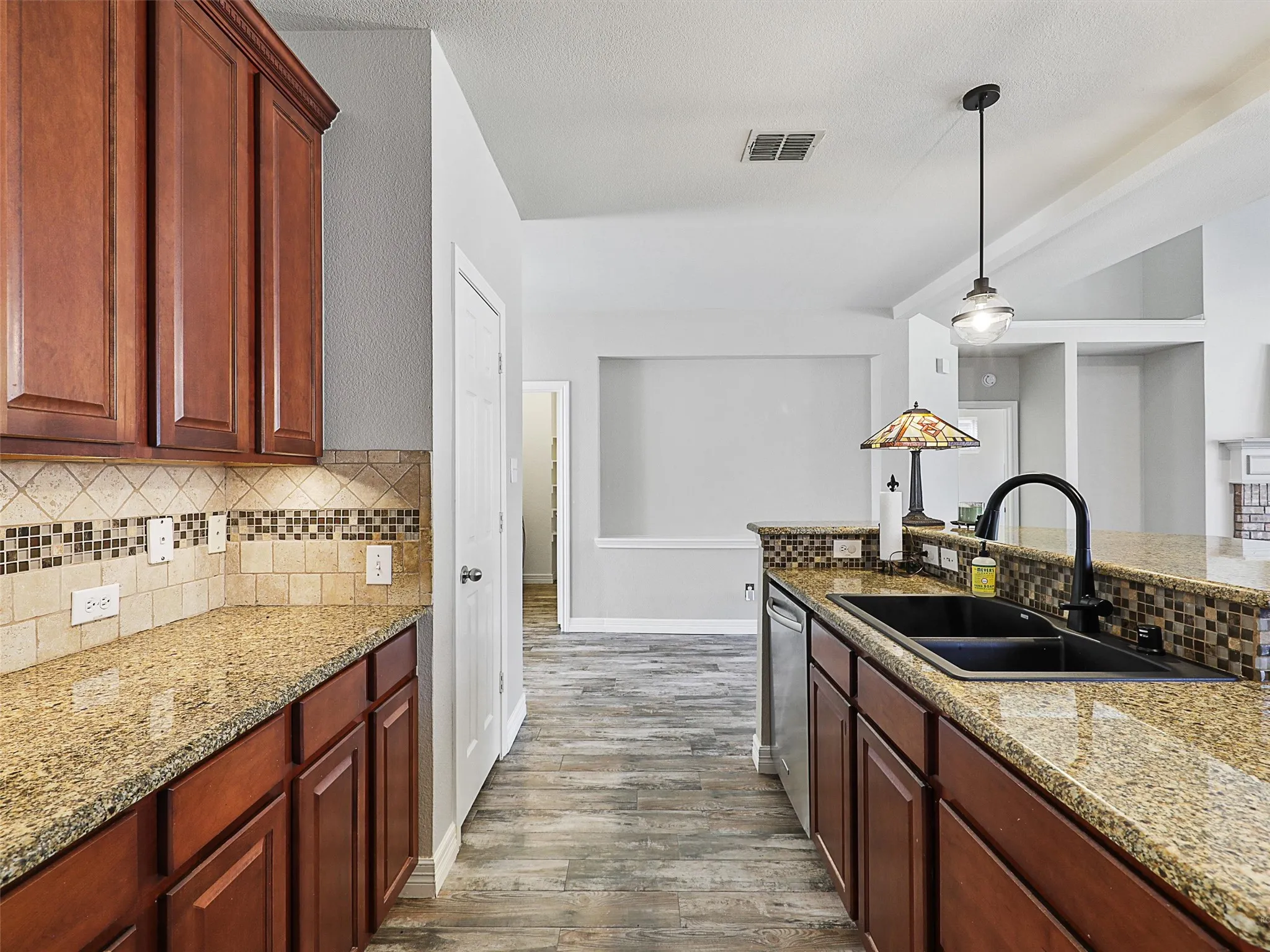 Single Family Residence For Sale in Denton County , 2428 Windgate Lane, Frisco, Texas 75033, 3 Bedroom, 3 Bathroom, 2 Garage spaces, 2,812 Sqft, built in 2000, Preowned, mls#21254363, Real Estate Agent in Frisco, Homes For Sale in Denton county, Homes For Sale in Frisco, Realtor in Frisco Texas, Real Estate Brokerage Independent Realty Texas, Luminita Cordes Realtor