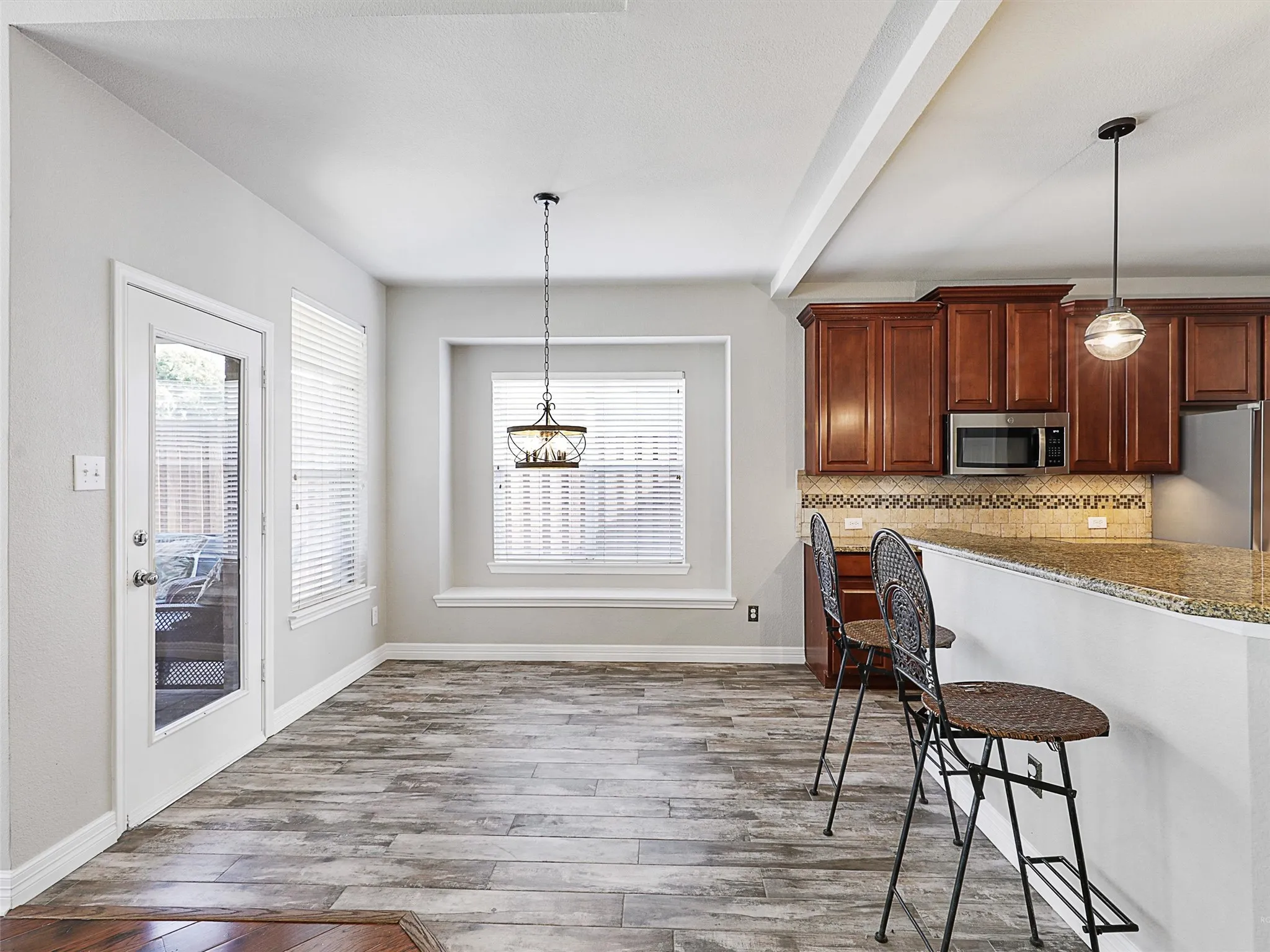 Single Family Residence For Sale in Denton County , 2428 Windgate Lane, Frisco, Texas 75033, 3 Bedroom, 3 Bathroom, 2 Garage spaces, 2,812 Sqft, built in 2000, Preowned, mls#21254363, Real Estate Agent in Frisco, Homes For Sale in Denton county, Homes For Sale in Frisco, Realtor in Frisco Texas, Real Estate Brokerage Independent Realty Texas, Luminita Cordes Realtor