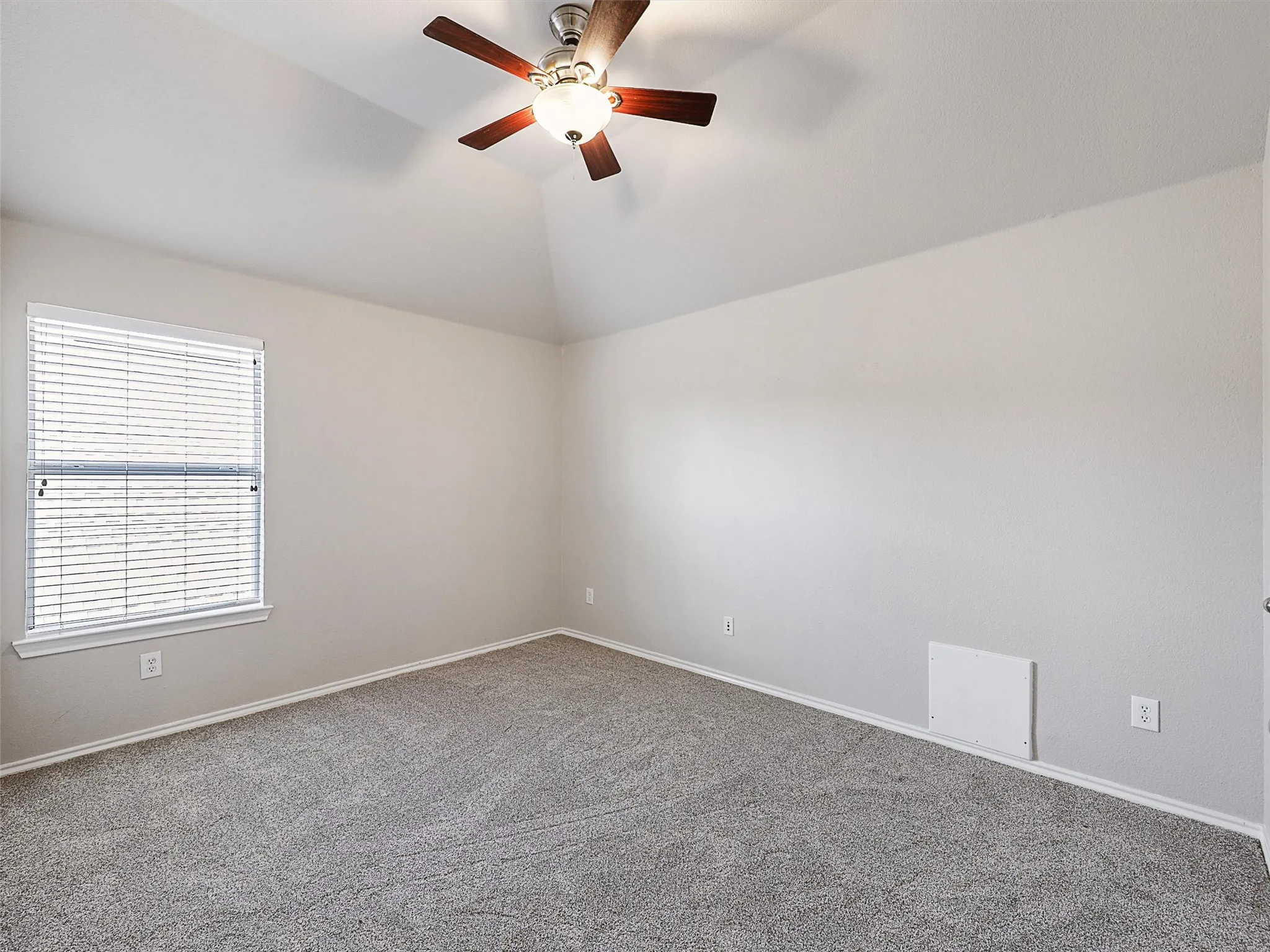 Single Family Residence For Sale in Denton County , 2428 Windgate Lane, Frisco, Texas 75033, 3 Bedroom, 3 Bathroom, 2 Garage spaces, 2,812 Sqft, built in 2000, Preowned, mls#21254363, Real Estate Agent in Frisco, Homes For Sale in Denton county, Homes For Sale in Frisco, Realtor in Frisco Texas, Real Estate Brokerage Independent Realty Texas, Luminita Cordes Realtor