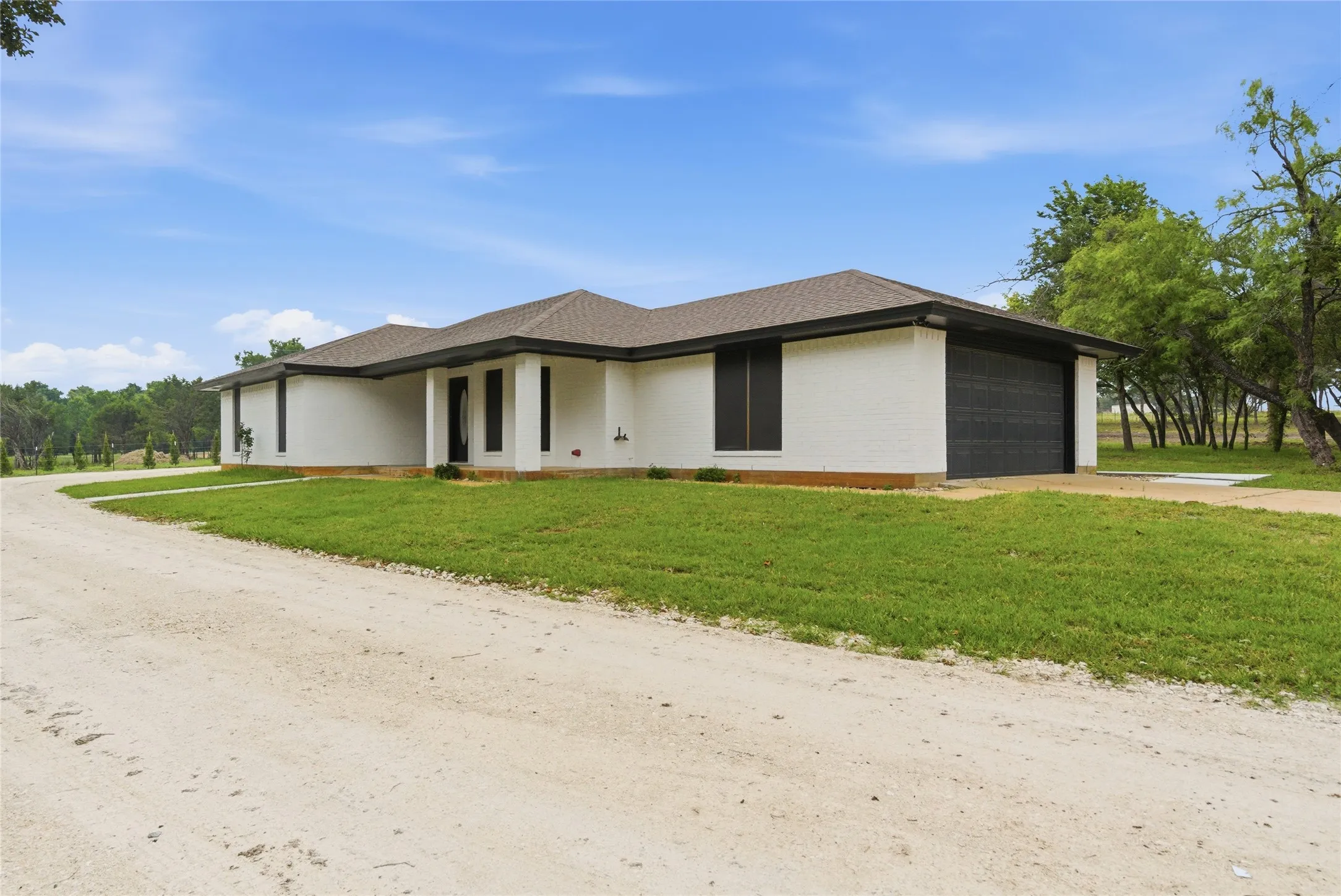 Single Family Residence For Sale in Erath County , 1070 Diamond Oaks Road, Stephenville, Texas 76401, 3 Bedroom, 2 Bathroom, 2 Garage spaces, 1,580 Sqft, built in 1999, mls#21255604, Real Estate Agent in Stephenville, Homes For Sale in Erath county, Homes For Sale in Stephenville, Realtor in Stephenville Texas, Real Estate Brokerage Independent Realty Texas, Luminita Cordes Realtor