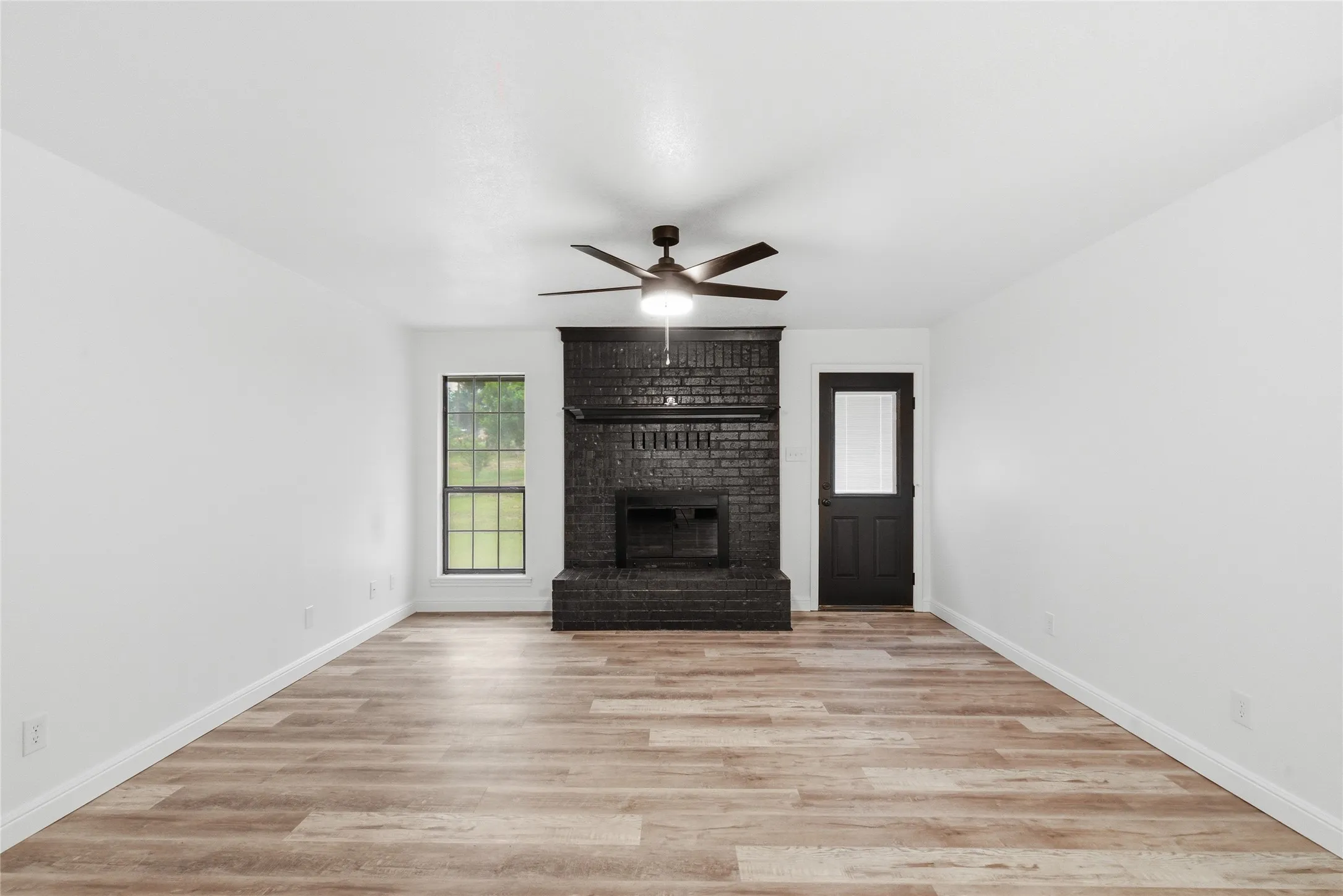 Single Family Residence For Sale in Erath County , 1070 Diamond Oaks Road, Stephenville, Texas 76401, 3 Bedroom, 2 Bathroom, 2 Garage spaces, 1,580 Sqft, built in 1999, mls#21255604, Real Estate Agent in Stephenville, Homes For Sale in Erath county, Homes For Sale in Stephenville, Realtor in Stephenville Texas, Real Estate Brokerage Independent Realty Texas, Luminita Cordes Realtor