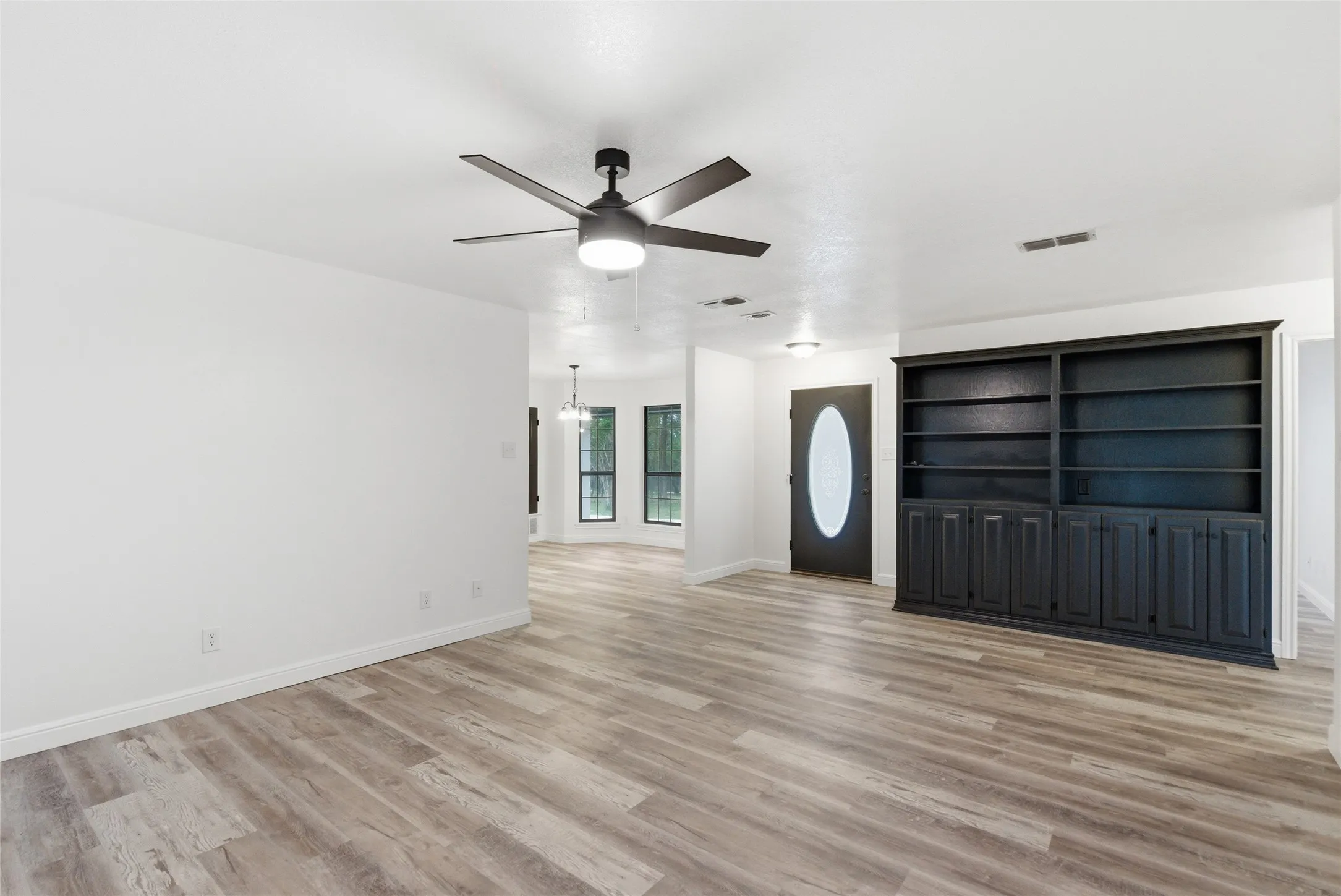 Single Family Residence For Sale in Erath County , 1070 Diamond Oaks Road, Stephenville, Texas 76401, 3 Bedroom, 2 Bathroom, 2 Garage spaces, 1,580 Sqft, built in 1999, mls#21255604, Real Estate Agent in Stephenville, Homes For Sale in Erath county, Homes For Sale in Stephenville, Realtor in Stephenville Texas, Real Estate Brokerage Independent Realty Texas, Luminita Cordes Realtor