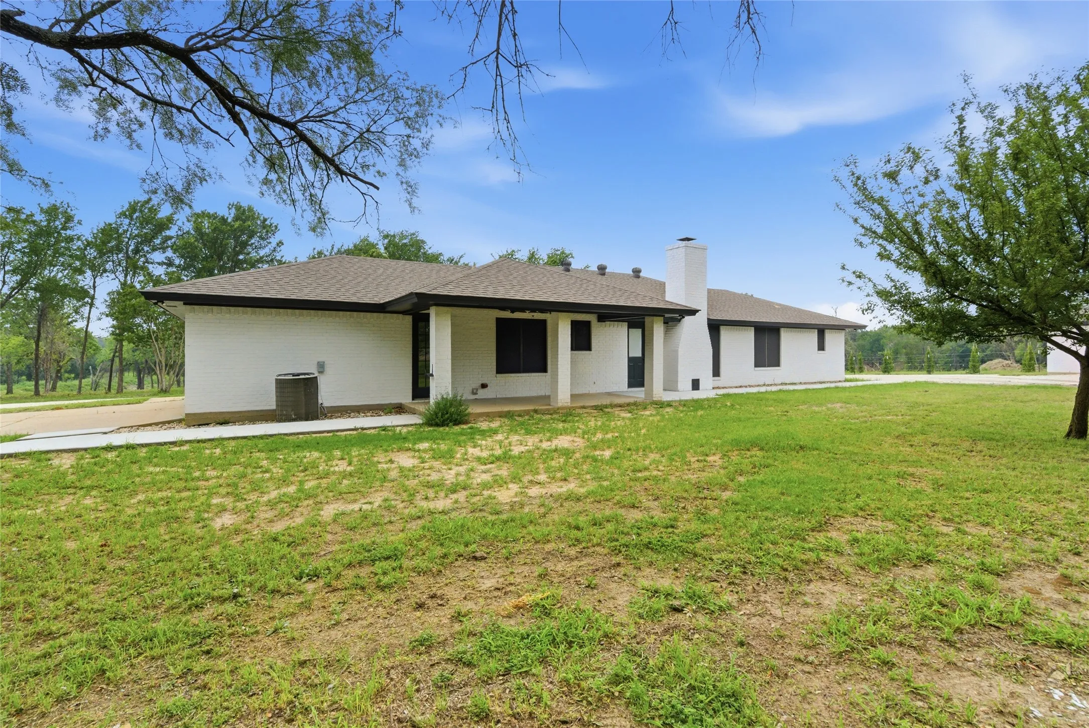 Single Family Residence For Sale in Erath County , 1070 Diamond Oaks Road, Stephenville, Texas 76401, 3 Bedroom, 2 Bathroom, 2 Garage spaces, 1,580 Sqft, built in 1999, mls#21255604, Real Estate Agent in Stephenville, Homes For Sale in Erath county, Homes For Sale in Stephenville, Realtor in Stephenville Texas, Real Estate Brokerage Independent Realty Texas, Luminita Cordes Realtor