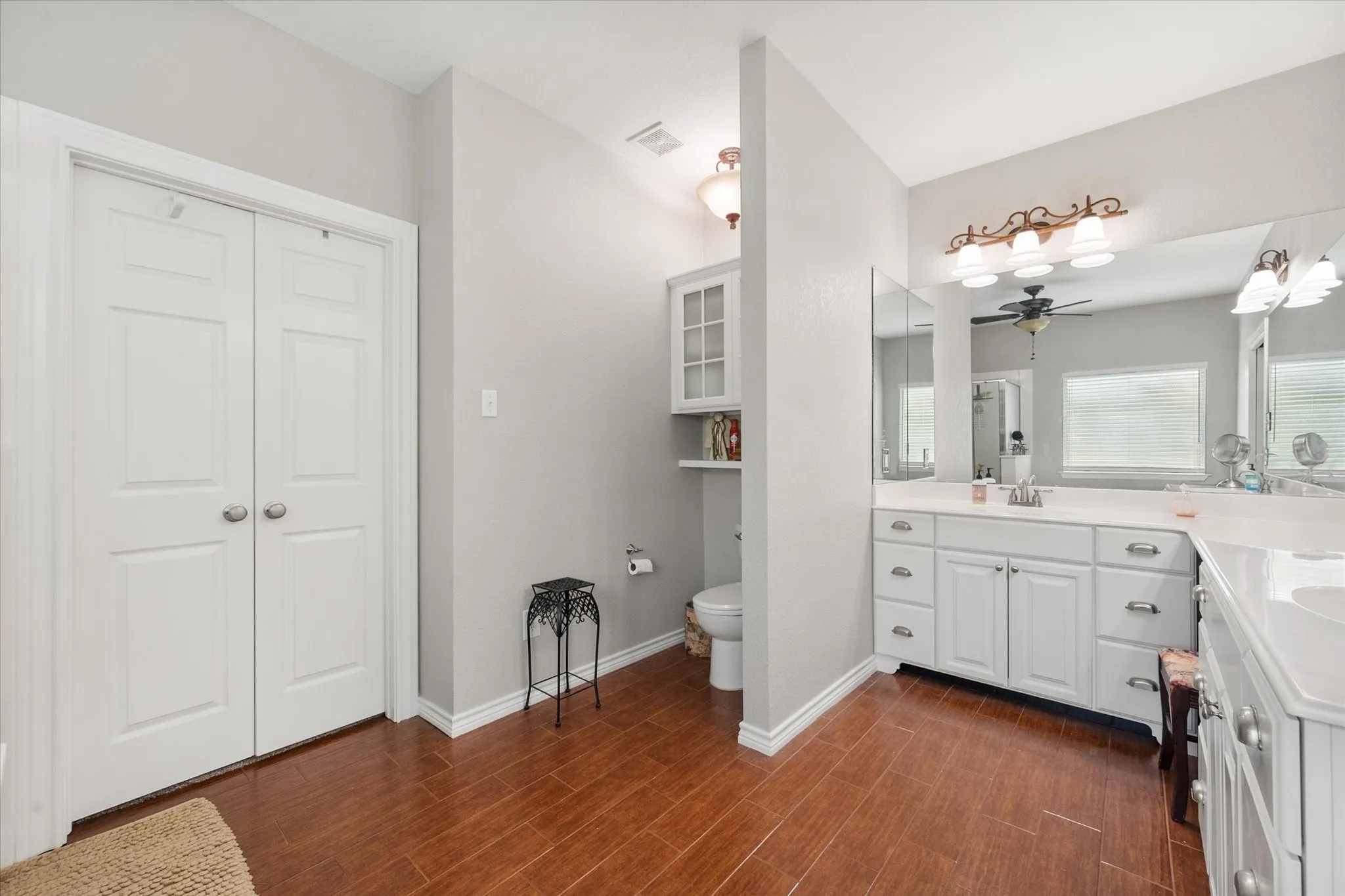 Single Family Residence For Sale in Tarrant County , 801 Seeton Road, Mansfield, Texas 76063, 4 Bedroom, 4 Bathroom, 2 Garage spaces, 2,940 Sqft, built in 2000, Preowned, mls#21254778, Real Estate Agent in Mansfield, Homes For Sale in Tarrant county, Homes For Sale in Mansfield, Realtor in Mansfield Texas, Real Estate Brokerage Independent Realty Texas, Luminita Cordes Realtor