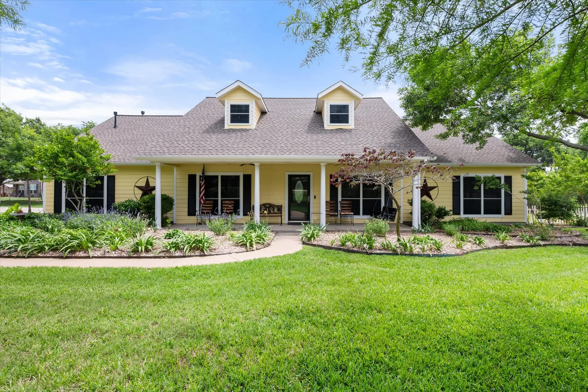 Single Family Residence For Sale in Tarrant County , 801 Seeton Road, Mansfield, Texas 76063, 4 Bedroom, 4 Bathroom, 2 Garage spaces, 2,940 Sqft, built in 2000, Preowned, mls#21254778, Real Estate Agent in Mansfield, Homes For Sale in Tarrant county, Homes For Sale in Mansfield, Realtor in Mansfield Texas, Real Estate Brokerage Independent Realty Texas, Luminita Cordes Realtor