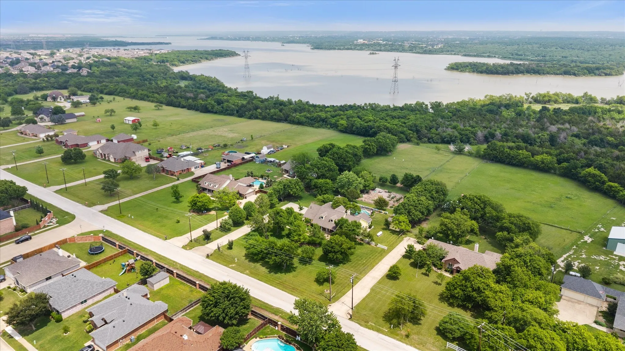 Single Family Residence For Sale in Tarrant County , 801 Seeton Road, Mansfield, Texas 76063, 4 Bedroom, 4 Bathroom, 2 Garage spaces, 2,940 Sqft, built in 2000, Preowned, mls#21254778, Real Estate Agent in Mansfield, Homes For Sale in Tarrant county, Homes For Sale in Mansfield, Realtor in Mansfield Texas, Real Estate Brokerage Independent Realty Texas, Luminita Cordes Realtor