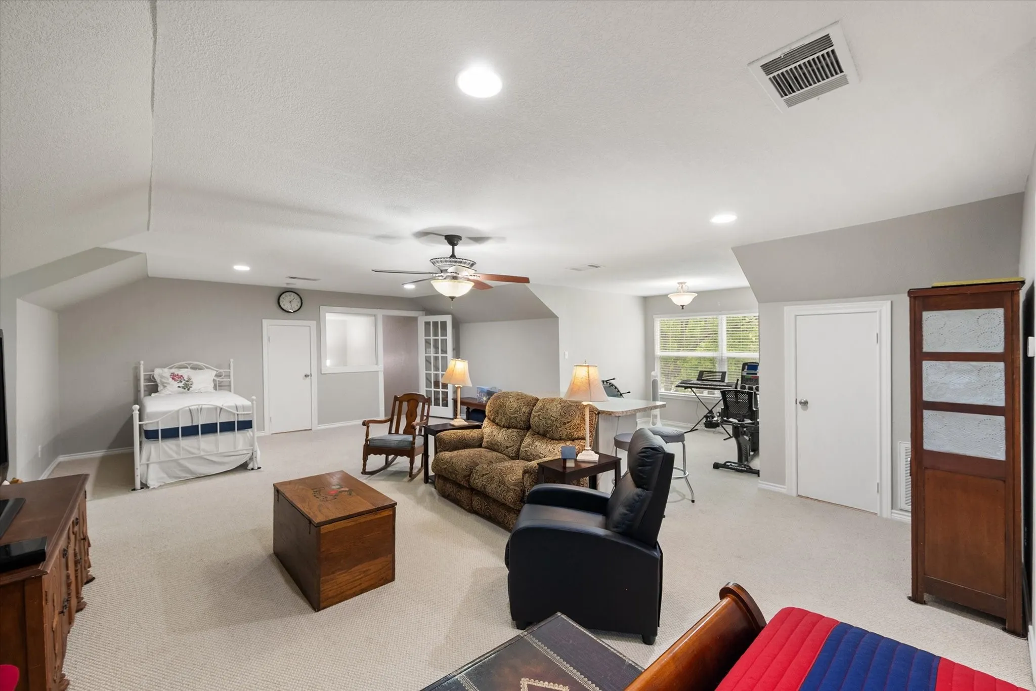 Single Family Residence For Sale in Tarrant County , 801 Seeton Road, Mansfield, Texas 76063, 4 Bedroom, 4 Bathroom, 2 Garage spaces, 2,940 Sqft, built in 2000, Preowned, mls#21254778, Real Estate Agent in Mansfield, Homes For Sale in Tarrant county, Homes For Sale in Mansfield, Realtor in Mansfield Texas, Real Estate Brokerage Independent Realty Texas, Luminita Cordes Realtor