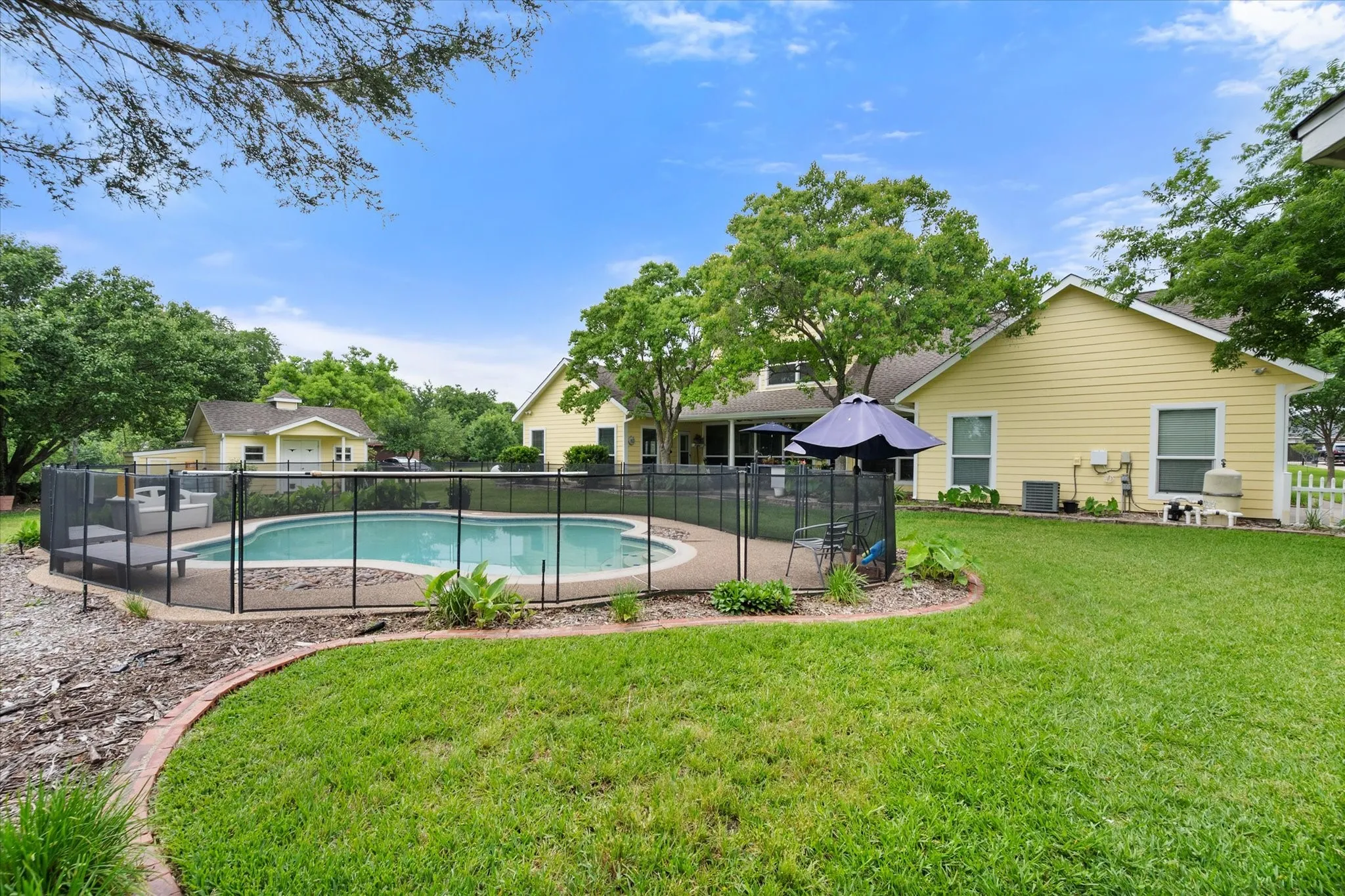 Single Family Residence For Sale in Tarrant County , 801 Seeton Road, Mansfield, Texas 76063, 4 Bedroom, 4 Bathroom, 2 Garage spaces, 2,940 Sqft, built in 2000, Preowned, mls#21254778, Real Estate Agent in Mansfield, Homes For Sale in Tarrant county, Homes For Sale in Mansfield, Realtor in Mansfield Texas, Real Estate Brokerage Independent Realty Texas, Luminita Cordes Realtor