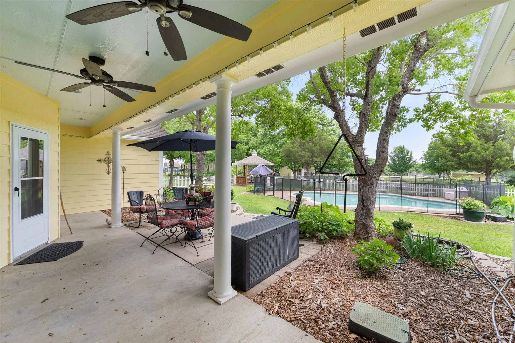 Single Family Residence For Sale in Tarrant County , 801 Seeton Road, Mansfield, Texas 76063, 4 Bedroom, 4 Bathroom, 2 Garage spaces, 2,940 Sqft, built in 2000, Preowned, mls#21254778, Real Estate Agent in Mansfield, Homes For Sale in Tarrant county, Homes For Sale in Mansfield, Realtor in Mansfield Texas, Real Estate Brokerage Independent Realty Texas, Luminita Cordes Realtor