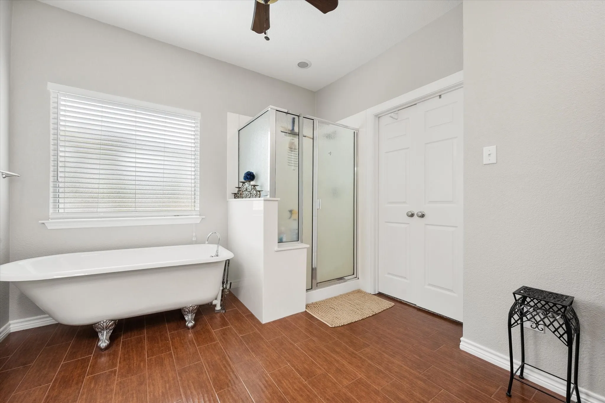 Single Family Residence For Sale in Tarrant County , 801 Seeton Road, Mansfield, Texas 76063, 4 Bedroom, 4 Bathroom, 2 Garage spaces, 2,940 Sqft, built in 2000, Preowned, mls#21254778, Real Estate Agent in Mansfield, Homes For Sale in Tarrant county, Homes For Sale in Mansfield, Realtor in Mansfield Texas, Real Estate Brokerage Independent Realty Texas, Luminita Cordes Realtor