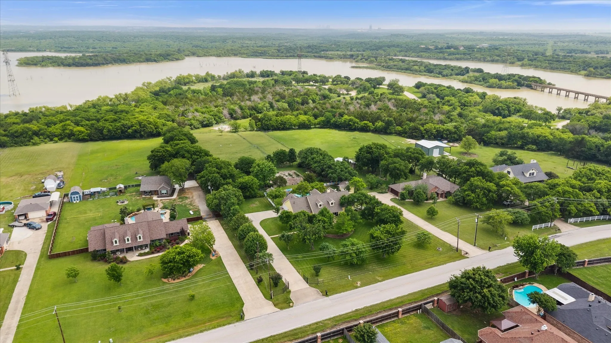Single Family Residence For Sale in Tarrant County , 801 Seeton Road, Mansfield, Texas 76063, 4 Bedroom, 4 Bathroom, 2 Garage spaces, 2,940 Sqft, built in 2000, Preowned, mls#21254778, Real Estate Agent in Mansfield, Homes For Sale in Tarrant county, Homes For Sale in Mansfield, Realtor in Mansfield Texas, Real Estate Brokerage Independent Realty Texas, Luminita Cordes Realtor