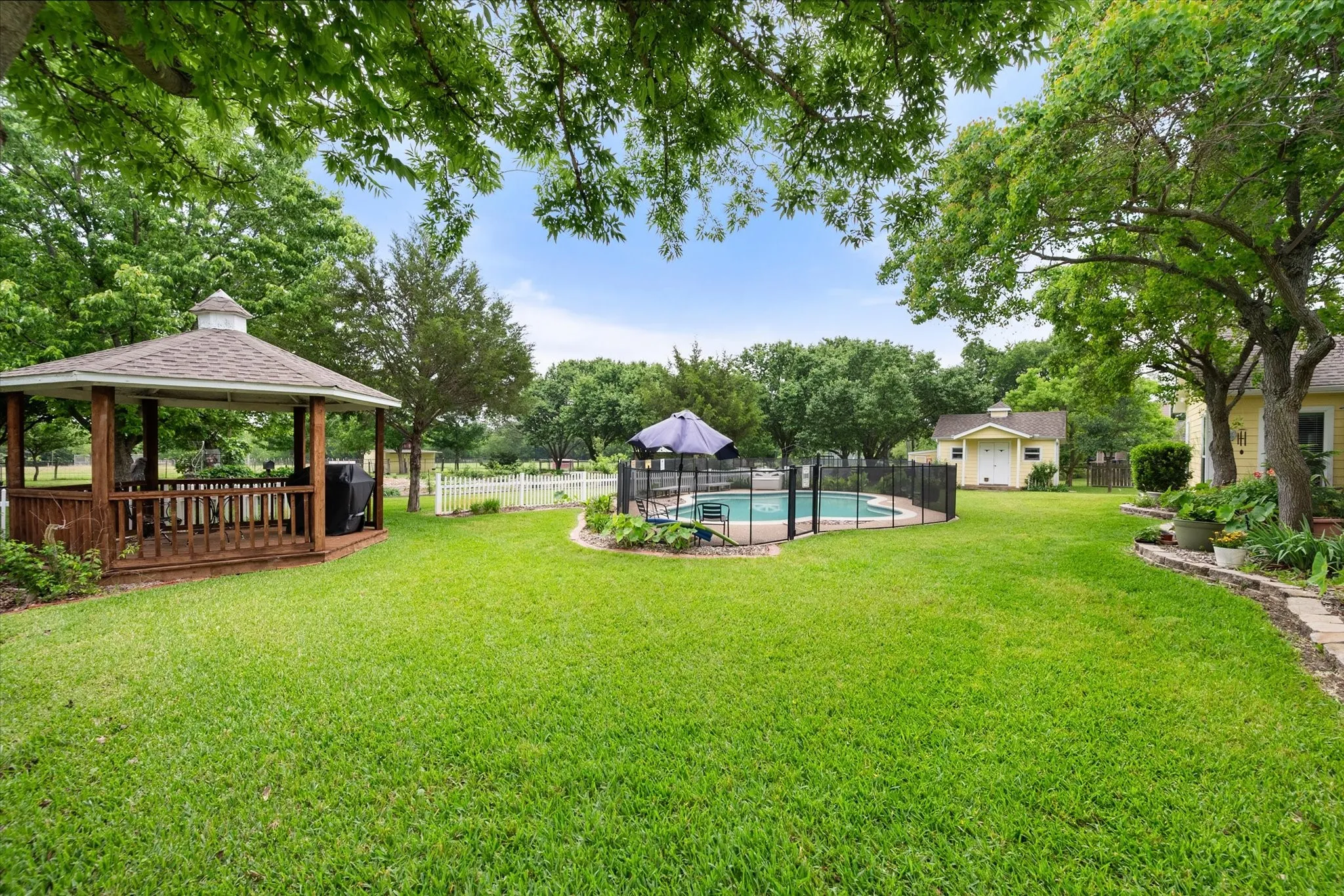 Single Family Residence For Sale in Tarrant County , 801 Seeton Road, Mansfield, Texas 76063, 4 Bedroom, 4 Bathroom, 2 Garage spaces, 2,940 Sqft, built in 2000, Preowned, mls#21254778, Real Estate Agent in Mansfield, Homes For Sale in Tarrant county, Homes For Sale in Mansfield, Realtor in Mansfield Texas, Real Estate Brokerage Independent Realty Texas, Luminita Cordes Realtor