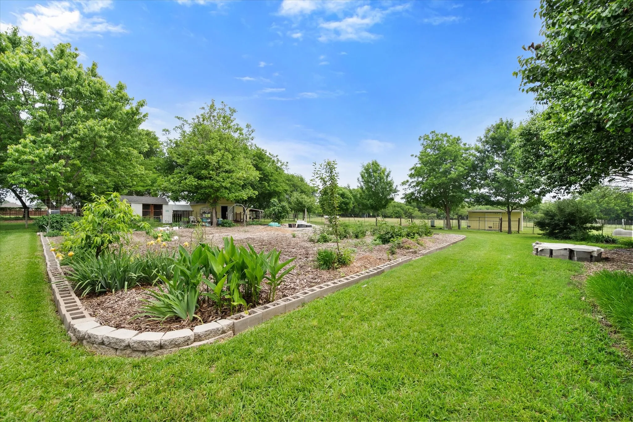 Single Family Residence For Sale in Tarrant County , 801 Seeton Road, Mansfield, Texas 76063, 4 Bedroom, 4 Bathroom, 2 Garage spaces, 2,940 Sqft, built in 2000, Preowned, mls#21254778, Real Estate Agent in Mansfield, Homes For Sale in Tarrant county, Homes For Sale in Mansfield, Realtor in Mansfield Texas, Real Estate Brokerage Independent Realty Texas, Luminita Cordes Realtor