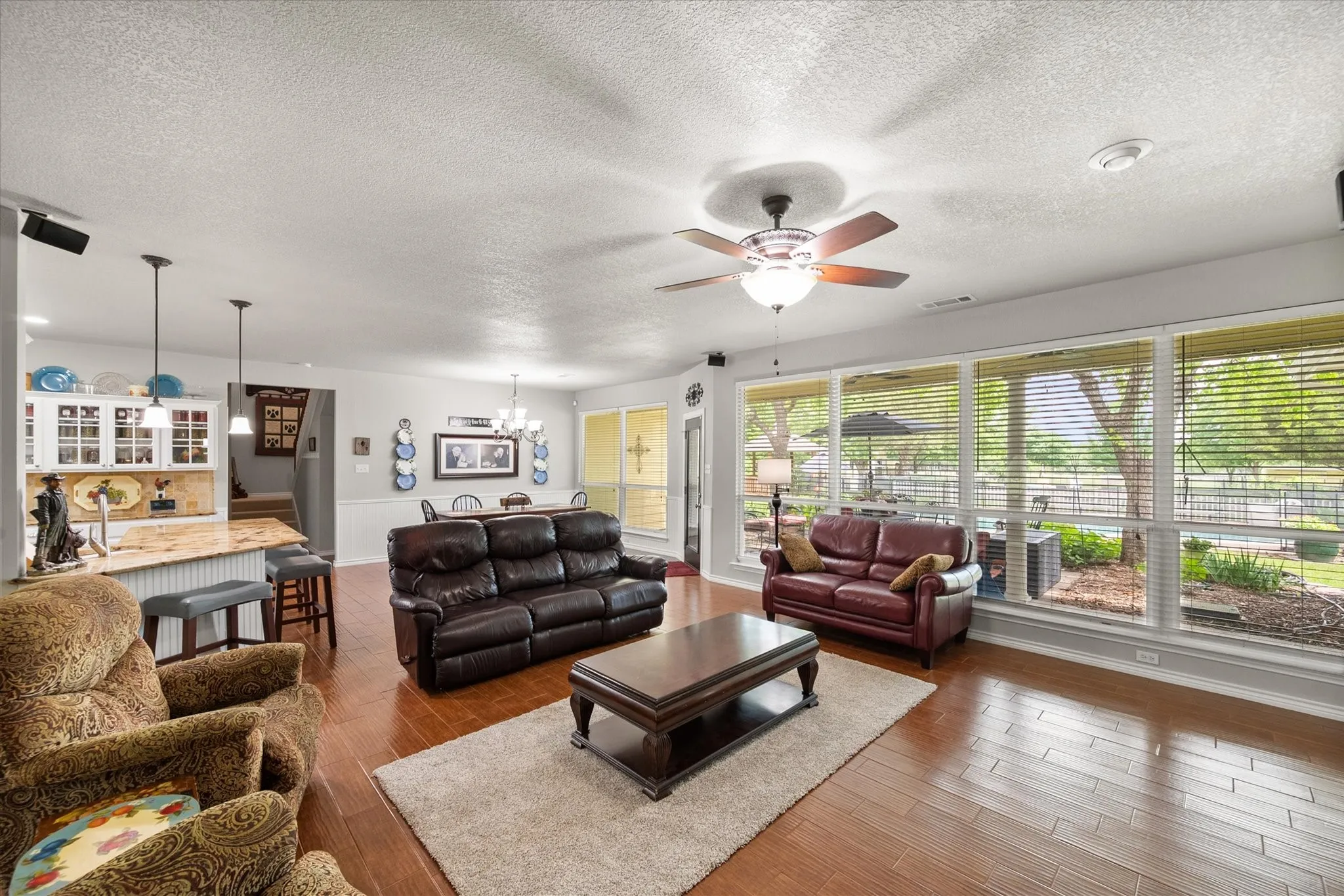 Single Family Residence For Sale in Tarrant County , 801 Seeton Road, Mansfield, Texas 76063, 4 Bedroom, 4 Bathroom, 2 Garage spaces, 2,940 Sqft, built in 2000, Preowned, mls#21254778, Real Estate Agent in Mansfield, Homes For Sale in Tarrant county, Homes For Sale in Mansfield, Realtor in Mansfield Texas, Real Estate Brokerage Independent Realty Texas, Luminita Cordes Realtor