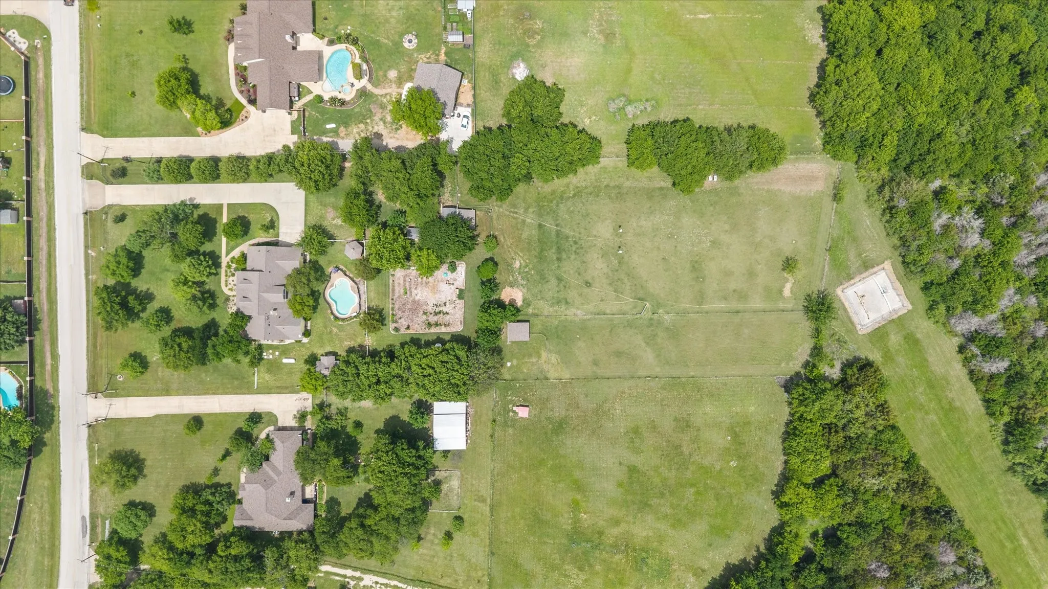 Single Family Residence For Sale in Tarrant County , 801 Seeton Road, Mansfield, Texas 76063, 4 Bedroom, 4 Bathroom, 2 Garage spaces, 2,940 Sqft, built in 2000, Preowned, mls#21254778, Real Estate Agent in Mansfield, Homes For Sale in Tarrant county, Homes For Sale in Mansfield, Realtor in Mansfield Texas, Real Estate Brokerage Independent Realty Texas, Luminita Cordes Realtor