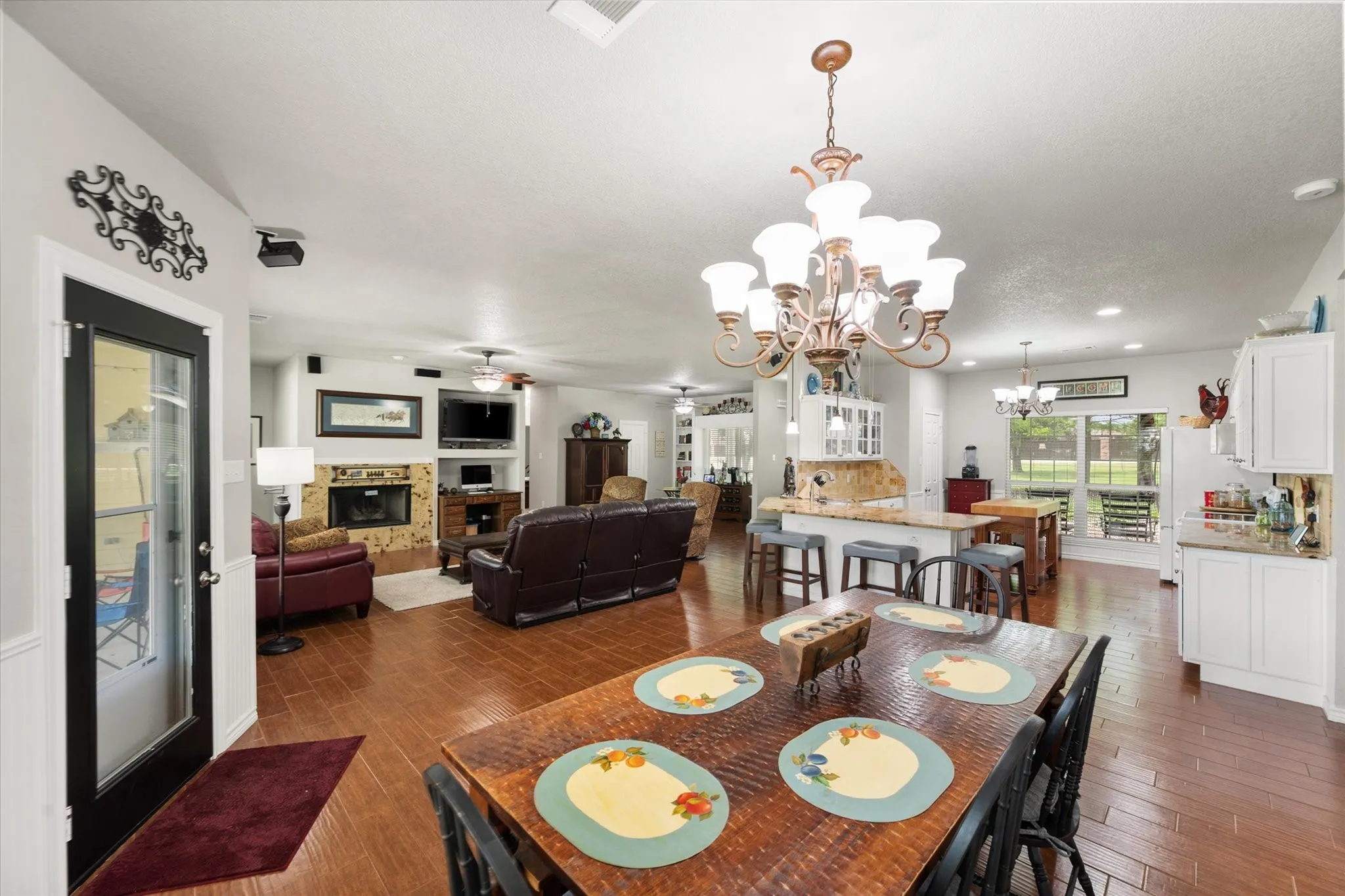 Single Family Residence For Sale in Tarrant County , 801 Seeton Road, Mansfield, Texas 76063, 4 Bedroom, 4 Bathroom, 2 Garage spaces, 2,940 Sqft, built in 2000, Preowned, mls#21254778, Real Estate Agent in Mansfield, Homes For Sale in Tarrant county, Homes For Sale in Mansfield, Realtor in Mansfield Texas, Real Estate Brokerage Independent Realty Texas, Luminita Cordes Realtor