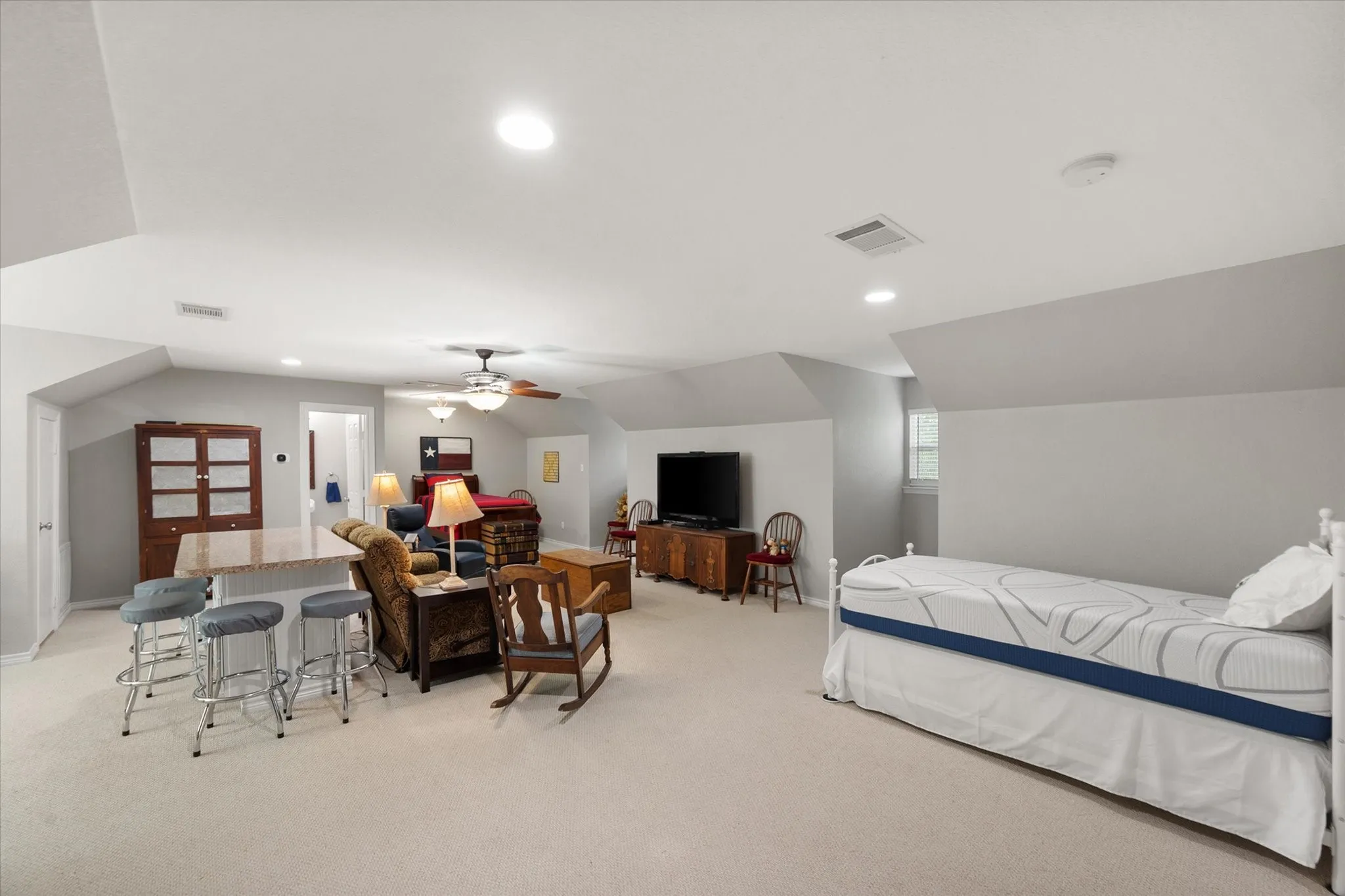 Single Family Residence For Sale in Tarrant County , 801 Seeton Road, Mansfield, Texas 76063, 4 Bedroom, 4 Bathroom, 2 Garage spaces, 2,940 Sqft, built in 2000, Preowned, mls#21254778, Real Estate Agent in Mansfield, Homes For Sale in Tarrant county, Homes For Sale in Mansfield, Realtor in Mansfield Texas, Real Estate Brokerage Independent Realty Texas, Luminita Cordes Realtor