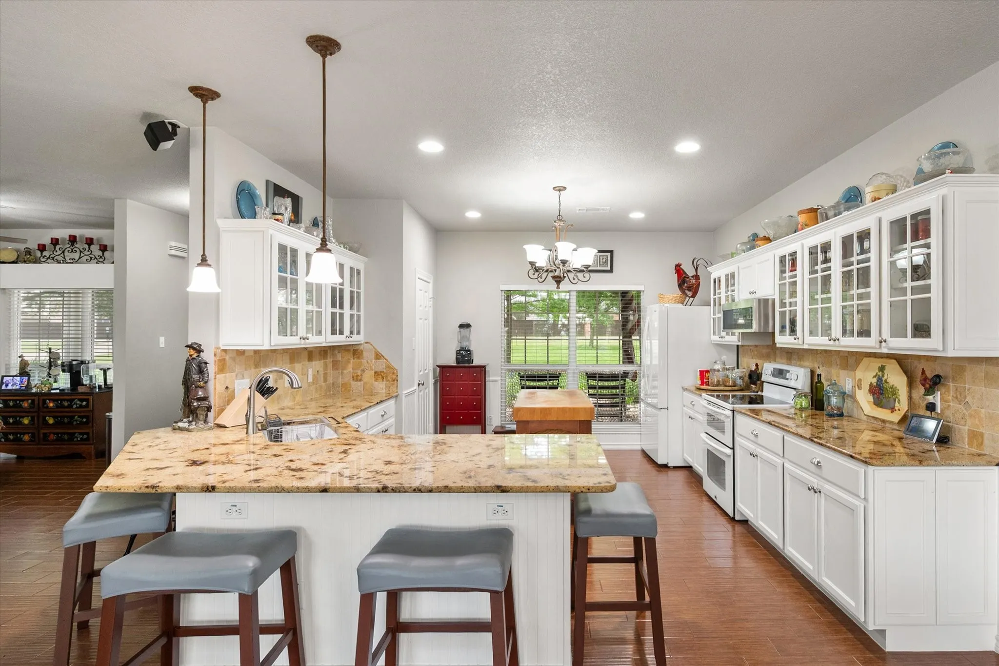 Single Family Residence For Sale in Tarrant County , 801 Seeton Road, Mansfield, Texas 76063, 4 Bedroom, 4 Bathroom, 2 Garage spaces, 2,940 Sqft, built in 2000, Preowned, mls#21254778, Real Estate Agent in Mansfield, Homes For Sale in Tarrant county, Homes For Sale in Mansfield, Realtor in Mansfield Texas, Real Estate Brokerage Independent Realty Texas, Luminita Cordes Realtor