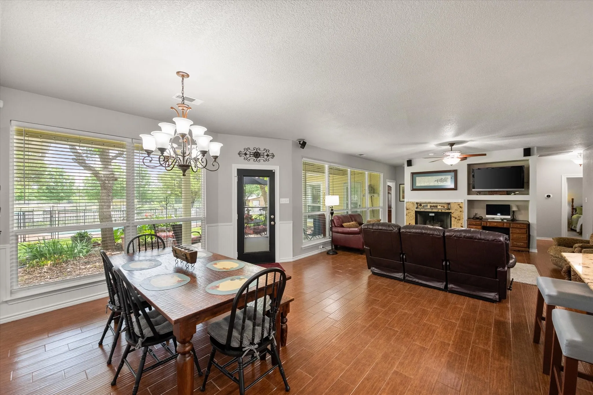 Single Family Residence For Sale in Tarrant County , 801 Seeton Road, Mansfield, Texas 76063, 4 Bedroom, 4 Bathroom, 2 Garage spaces, 2,940 Sqft, built in 2000, Preowned, mls#21254778, Real Estate Agent in Mansfield, Homes For Sale in Tarrant county, Homes For Sale in Mansfield, Realtor in Mansfield Texas, Real Estate Brokerage Independent Realty Texas, Luminita Cordes Realtor