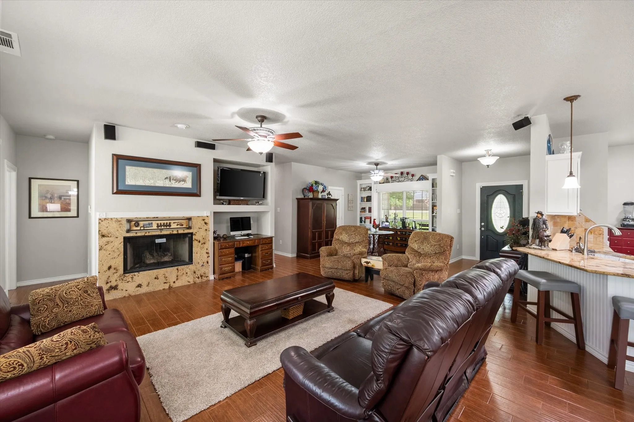Single Family Residence For Sale in Tarrant County , 801 Seeton Road, Mansfield, Texas 76063, 4 Bedroom, 4 Bathroom, 2 Garage spaces, 2,940 Sqft, built in 2000, Preowned, mls#21254778, Real Estate Agent in Mansfield, Homes For Sale in Tarrant county, Homes For Sale in Mansfield, Realtor in Mansfield Texas, Real Estate Brokerage Independent Realty Texas, Luminita Cordes Realtor