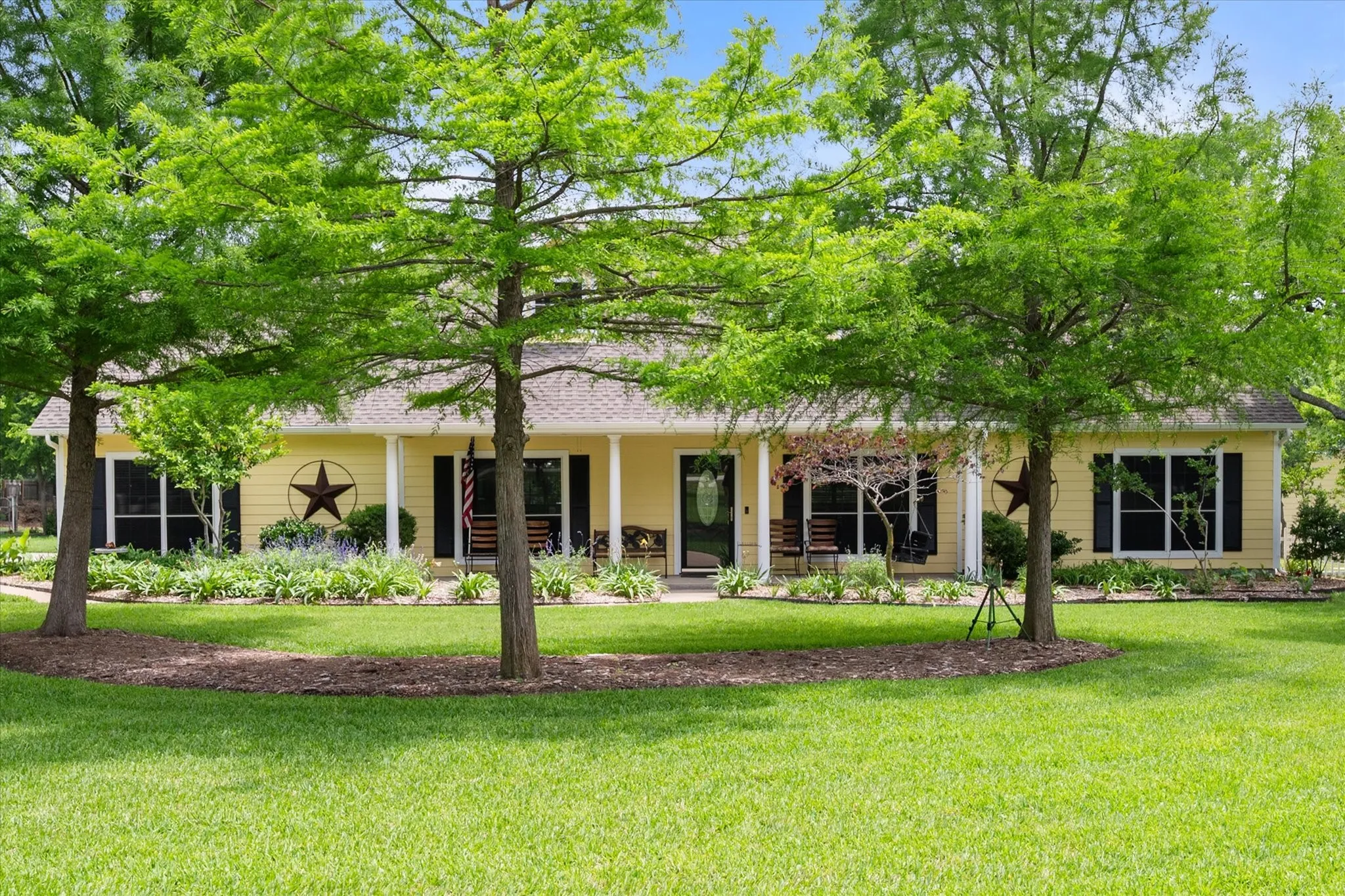 Single Family Residence For Sale in Tarrant County , 801 Seeton Road, Mansfield, Texas 76063, 4 Bedroom, 4 Bathroom, 2 Garage spaces, 2,940 Sqft, built in 2000, Preowned, mls#21254778, Real Estate Agent in Mansfield, Homes For Sale in Tarrant county, Homes For Sale in Mansfield, Realtor in Mansfield Texas, Real Estate Brokerage Independent Realty Texas, Luminita Cordes Realtor