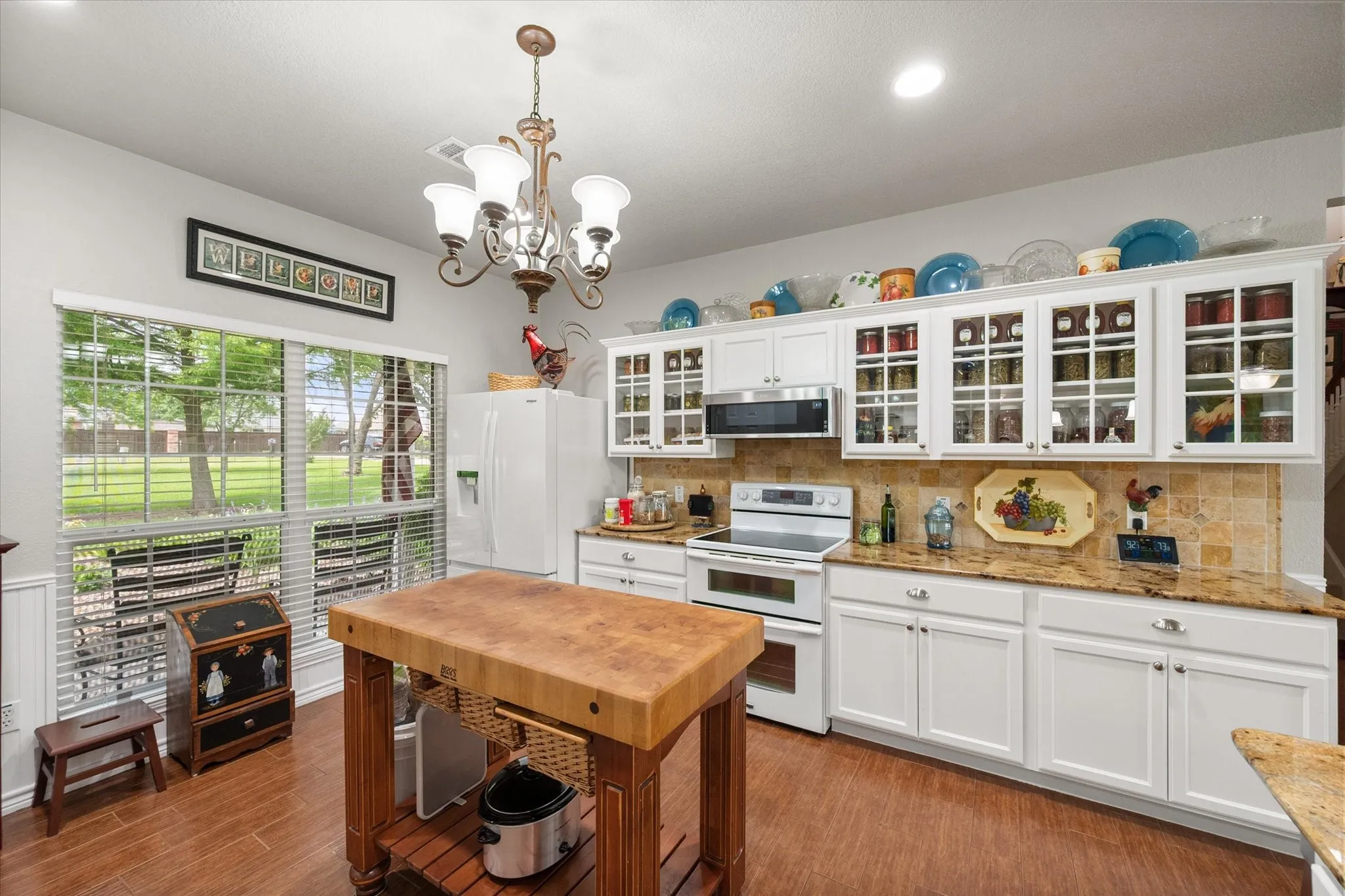 Single Family Residence For Sale in Tarrant County , 801 Seeton Road, Mansfield, Texas 76063, 4 Bedroom, 4 Bathroom, 2 Garage spaces, 2,940 Sqft, built in 2000, Preowned, mls#21254778, Real Estate Agent in Mansfield, Homes For Sale in Tarrant county, Homes For Sale in Mansfield, Realtor in Mansfield Texas, Real Estate Brokerage Independent Realty Texas, Luminita Cordes Realtor