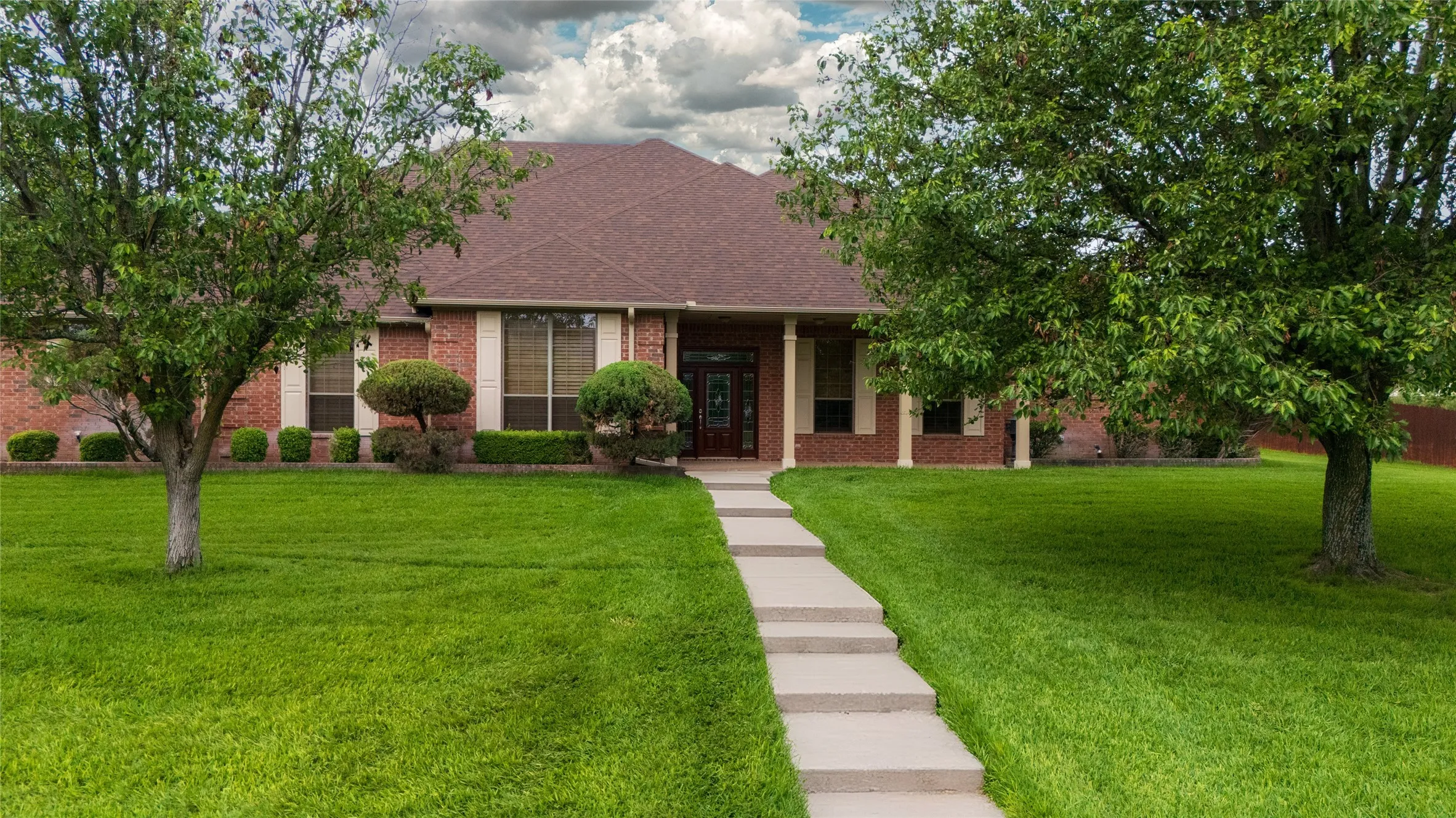 Single Family Residence For Sale in Parker County , 1226 Forest Park Drive, Weatherford, Texas 76087, 3 Bedroom, 5 Bathroom, 4 Garage spaces, 4,373 Sqft, built in 2003, mls#21252511, Real Estate Agent in Weatherford, Homes For Sale in Parker county, Homes For Sale in Weatherford, Realtor in Weatherford Texas, Real Estate Brokerage Independent Realty Texas, Luminita Cordes Realtor