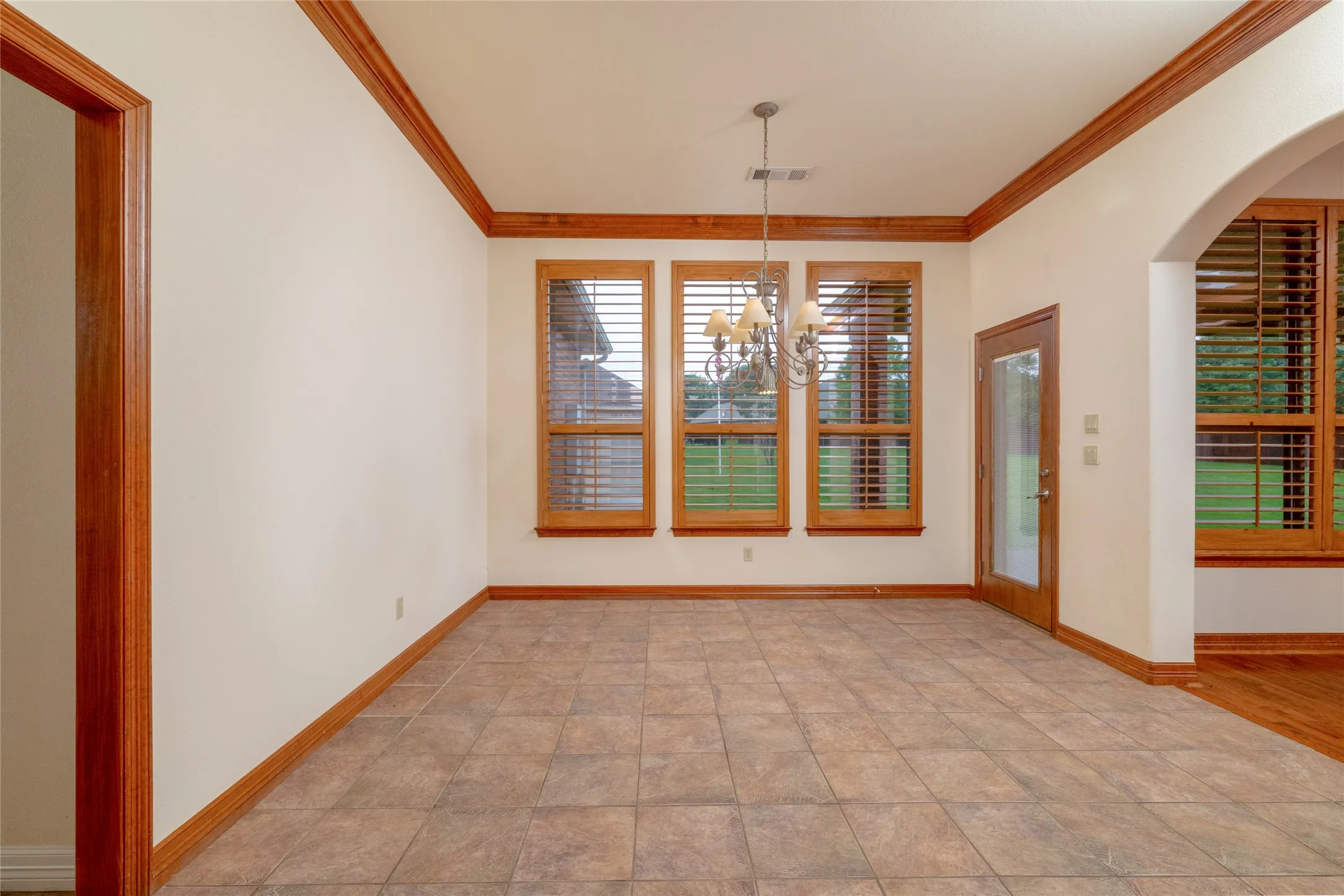 Single Family Residence For Sale in Parker County , 1226 Forest Park Drive, Weatherford, Texas 76087, 3 Bedroom, 5 Bathroom, 4 Garage spaces, 4,373 Sqft, built in 2003, mls#21252511, Real Estate Agent in Weatherford, Homes For Sale in Parker county, Homes For Sale in Weatherford, Realtor in Weatherford Texas, Real Estate Brokerage Independent Realty Texas, Luminita Cordes Realtor