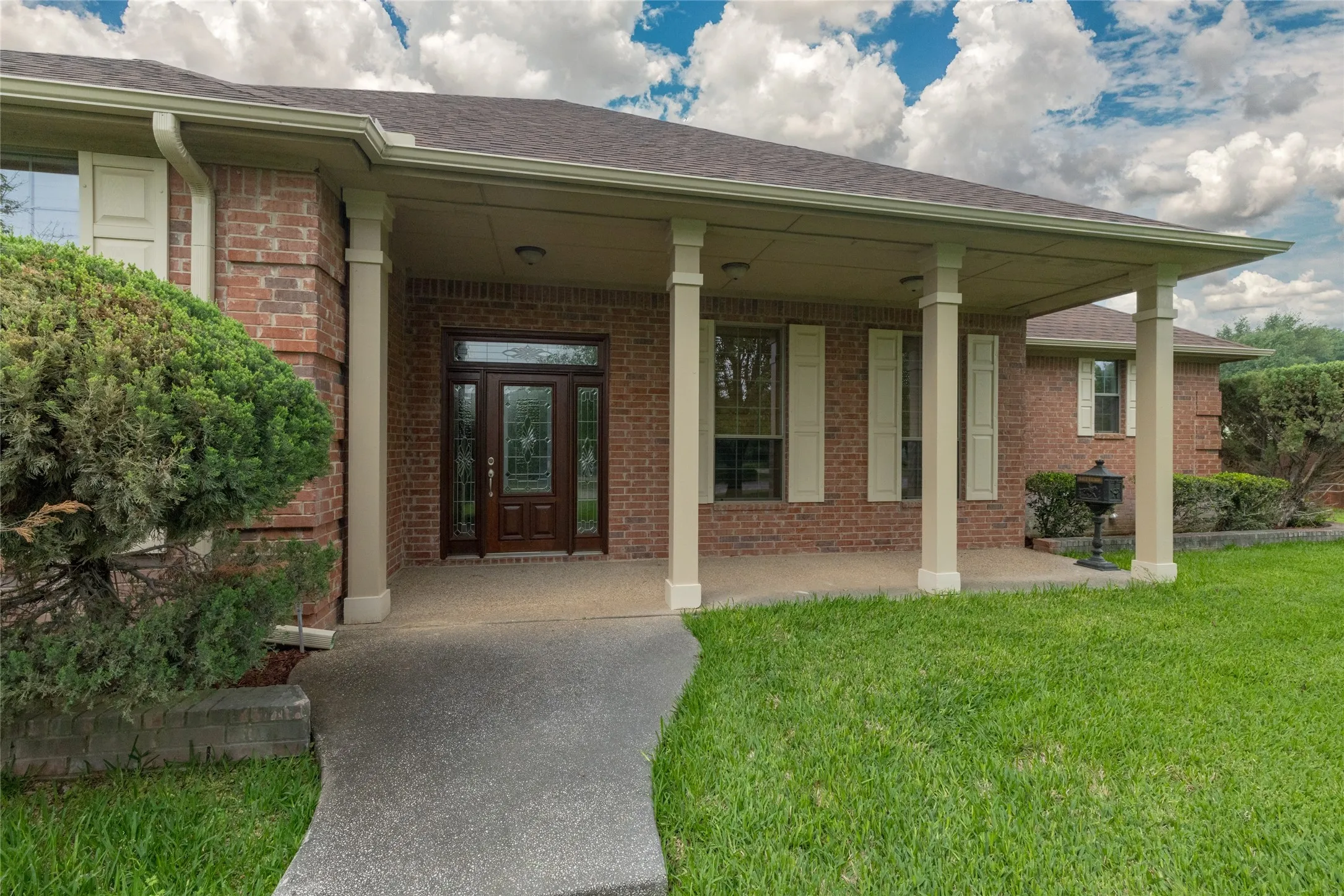 Single Family Residence For Sale in Parker County , 1226 Forest Park Drive, Weatherford, Texas 76087, 3 Bedroom, 5 Bathroom, 4 Garage spaces, 4,373 Sqft, built in 2003, mls#21252511, Real Estate Agent in Weatherford, Homes For Sale in Parker county, Homes For Sale in Weatherford, Realtor in Weatherford Texas, Real Estate Brokerage Independent Realty Texas, Luminita Cordes Realtor