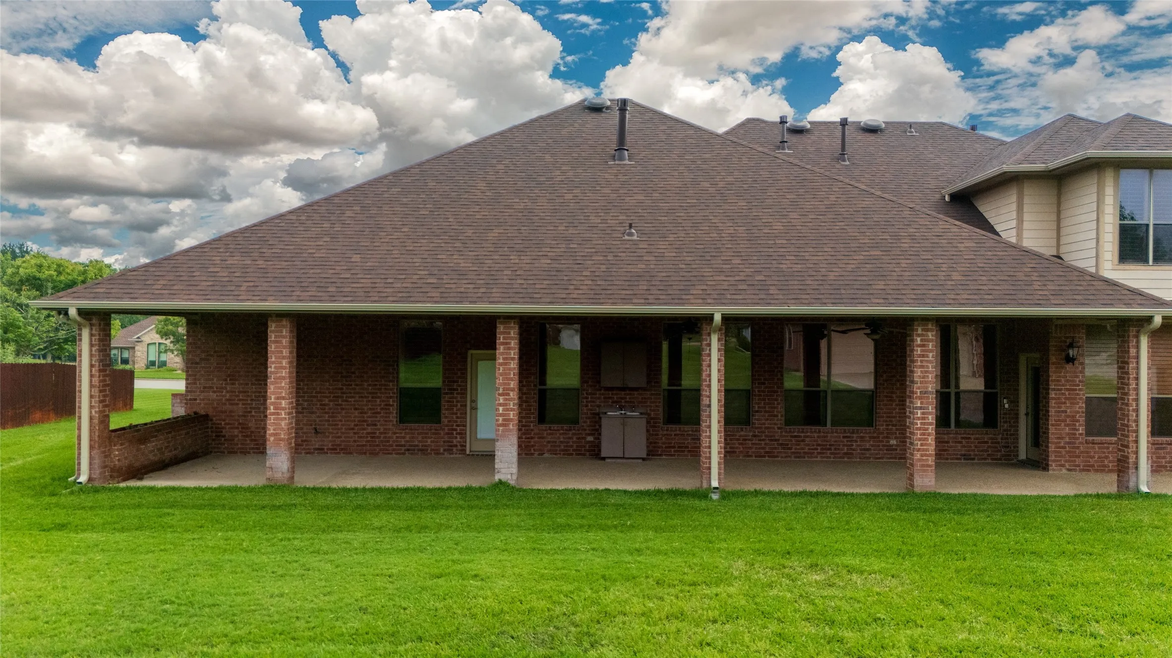 Single Family Residence For Sale in Parker County , 1226 Forest Park Drive, Weatherford, Texas 76087, 3 Bedroom, 5 Bathroom, 4 Garage spaces, 4,373 Sqft, built in 2003, mls#21252511, Real Estate Agent in Weatherford, Homes For Sale in Parker county, Homes For Sale in Weatherford, Realtor in Weatherford Texas, Real Estate Brokerage Independent Realty Texas, Luminita Cordes Realtor