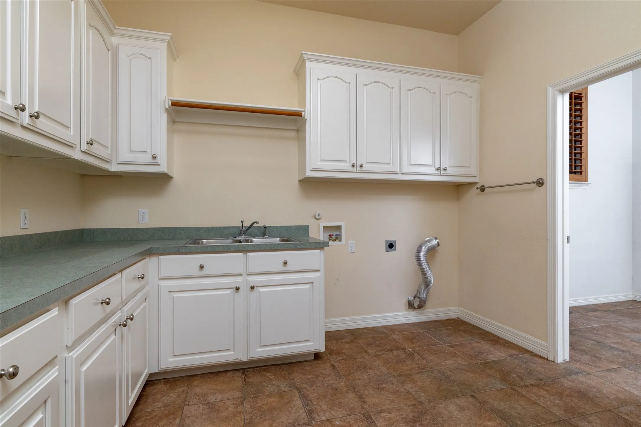 Single Family Residence For Sale in Parker County , 1226 Forest Park Drive, Weatherford, Texas 76087, 3 Bedroom, 5 Bathroom, 4 Garage spaces, 4,373 Sqft, built in 2003, mls#21252511, Real Estate Agent in Weatherford, Homes For Sale in Parker county, Homes For Sale in Weatherford, Realtor in Weatherford Texas, Real Estate Brokerage Independent Realty Texas, Luminita Cordes Realtor