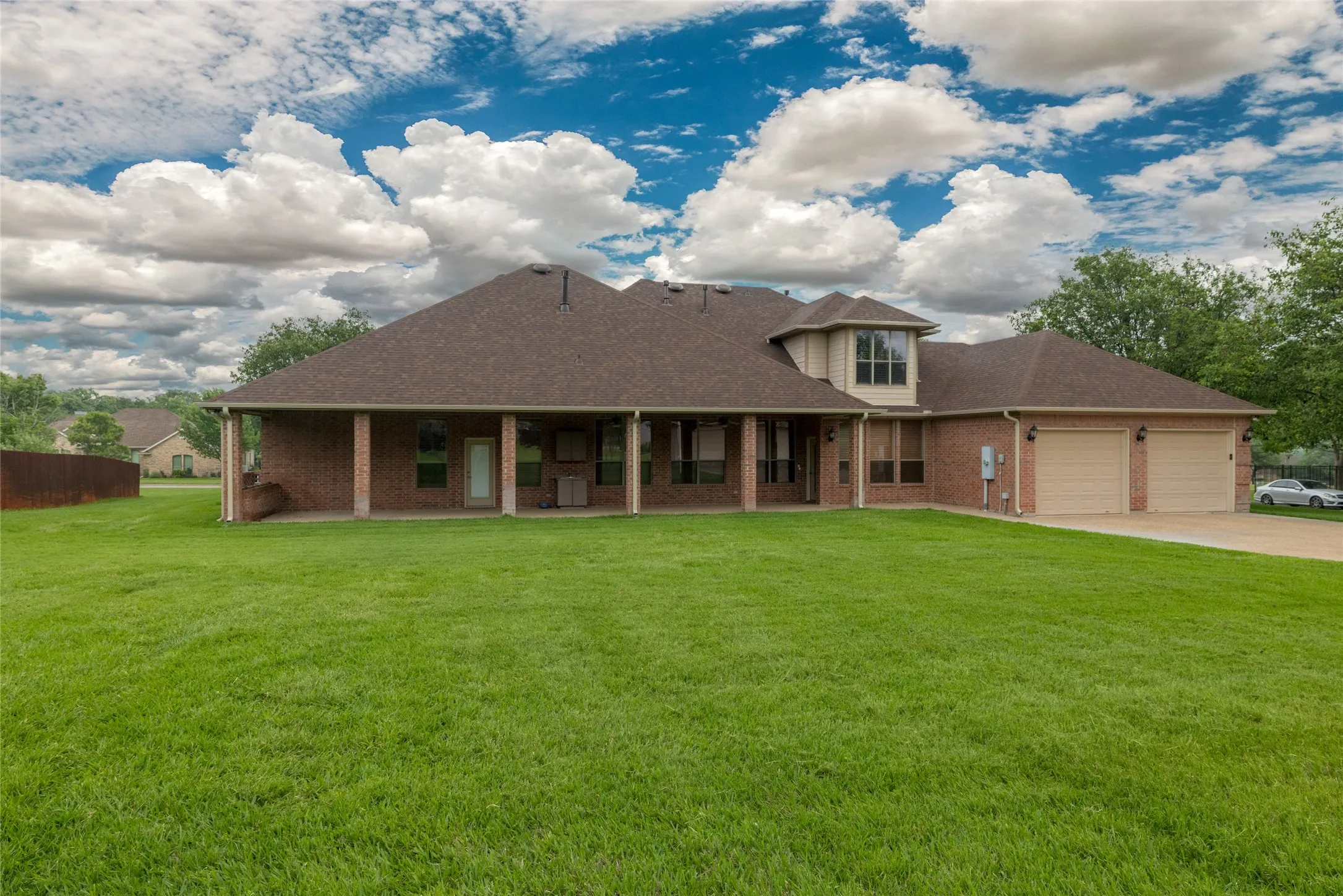 Single Family Residence For Sale in Parker County , 1226 Forest Park Drive, Weatherford, Texas 76087, 3 Bedroom, 5 Bathroom, 4 Garage spaces, 4,373 Sqft, built in 2003, mls#21252511, Real Estate Agent in Weatherford, Homes For Sale in Parker county, Homes For Sale in Weatherford, Realtor in Weatherford Texas, Real Estate Brokerage Independent Realty Texas, Luminita Cordes Realtor