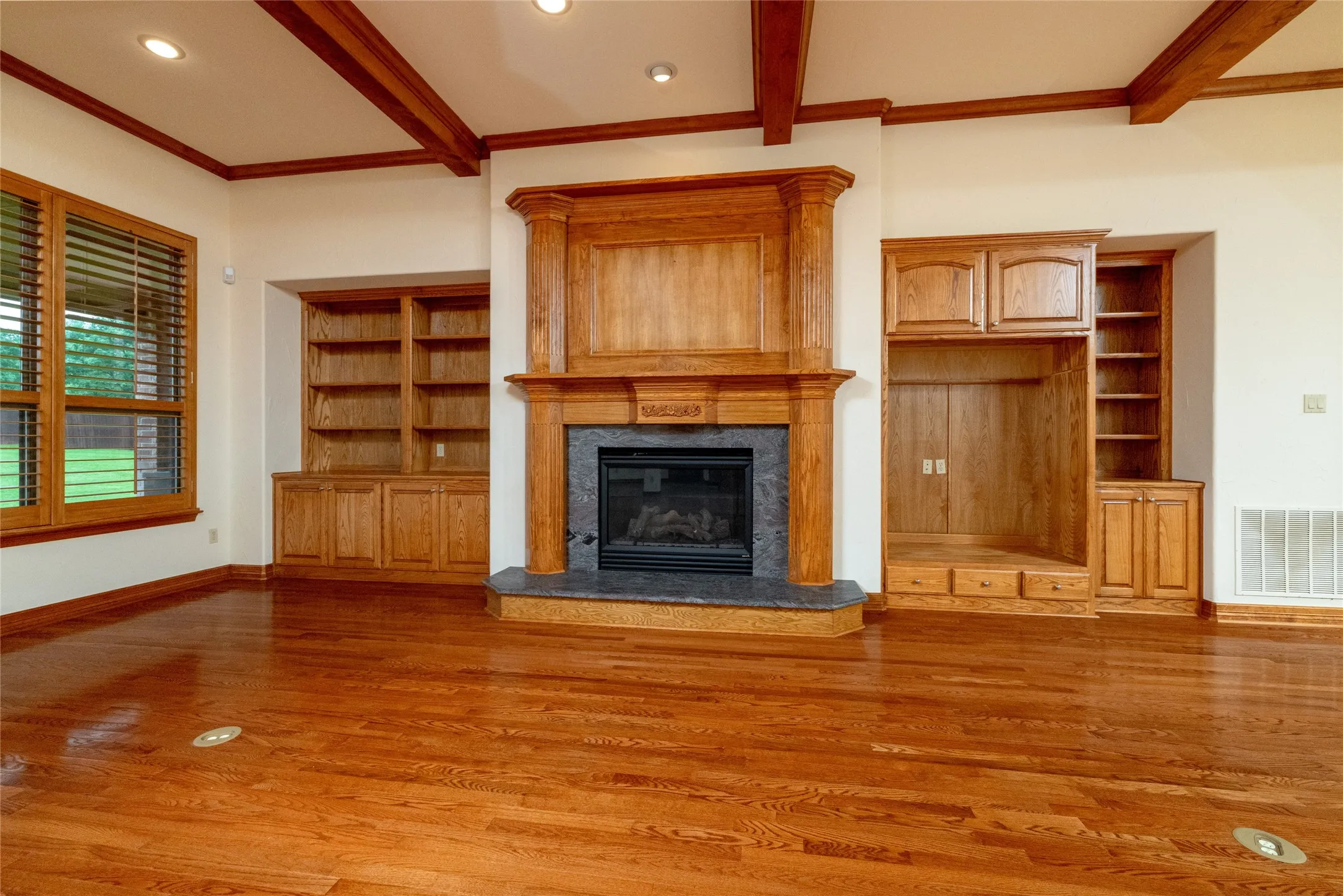 Single Family Residence For Sale in Parker County , 1226 Forest Park Drive, Weatherford, Texas 76087, 3 Bedroom, 5 Bathroom, 4 Garage spaces, 4,373 Sqft, built in 2003, mls#21252511, Real Estate Agent in Weatherford, Homes For Sale in Parker county, Homes For Sale in Weatherford, Realtor in Weatherford Texas, Real Estate Brokerage Independent Realty Texas, Luminita Cordes Realtor