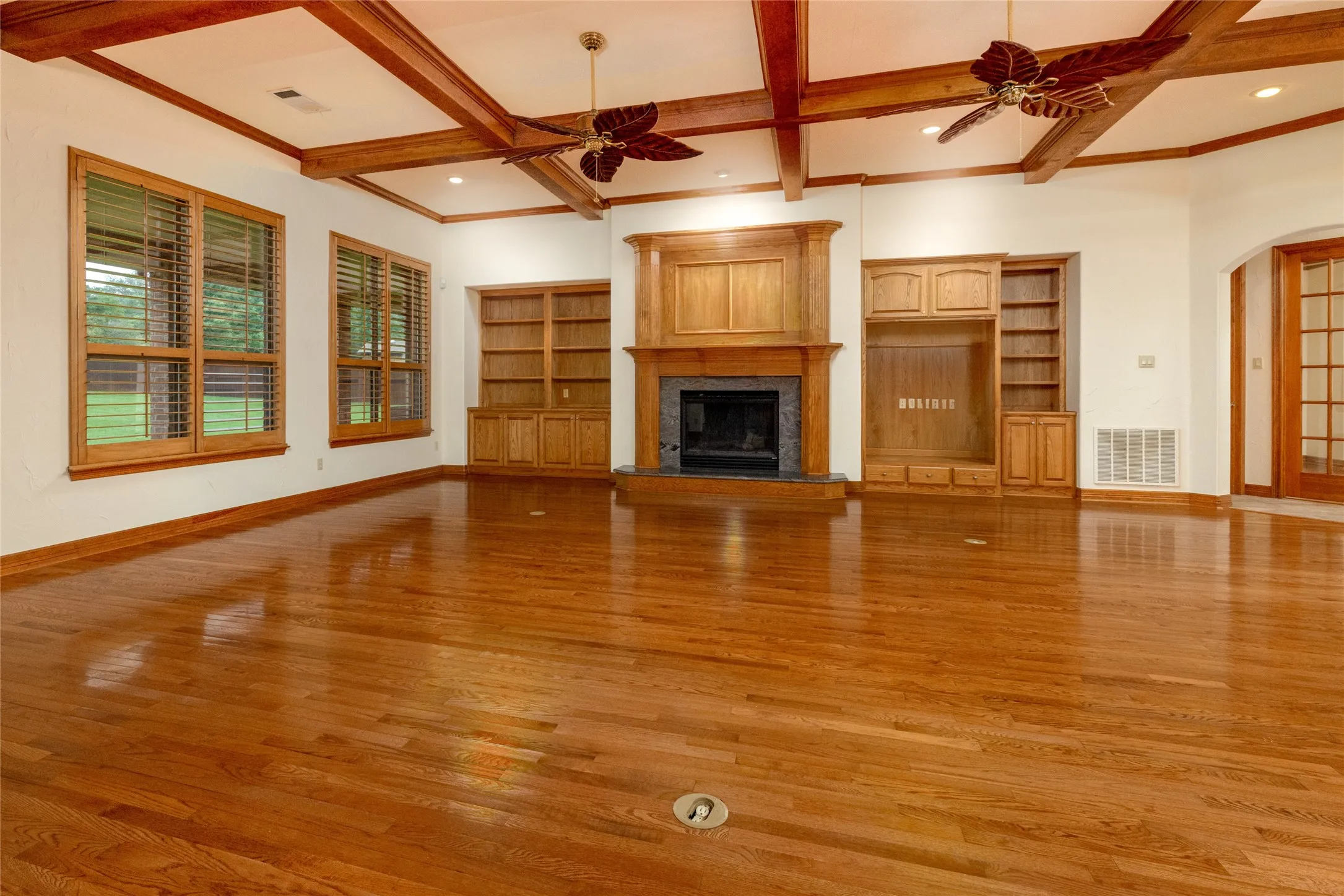 Single Family Residence For Sale in Parker County , 1226 Forest Park Drive, Weatherford, Texas 76087, 3 Bedroom, 5 Bathroom, 4 Garage spaces, 4,373 Sqft, built in 2003, mls#21252511, Real Estate Agent in Weatherford, Homes For Sale in Parker county, Homes For Sale in Weatherford, Realtor in Weatherford Texas, Real Estate Brokerage Independent Realty Texas, Luminita Cordes Realtor