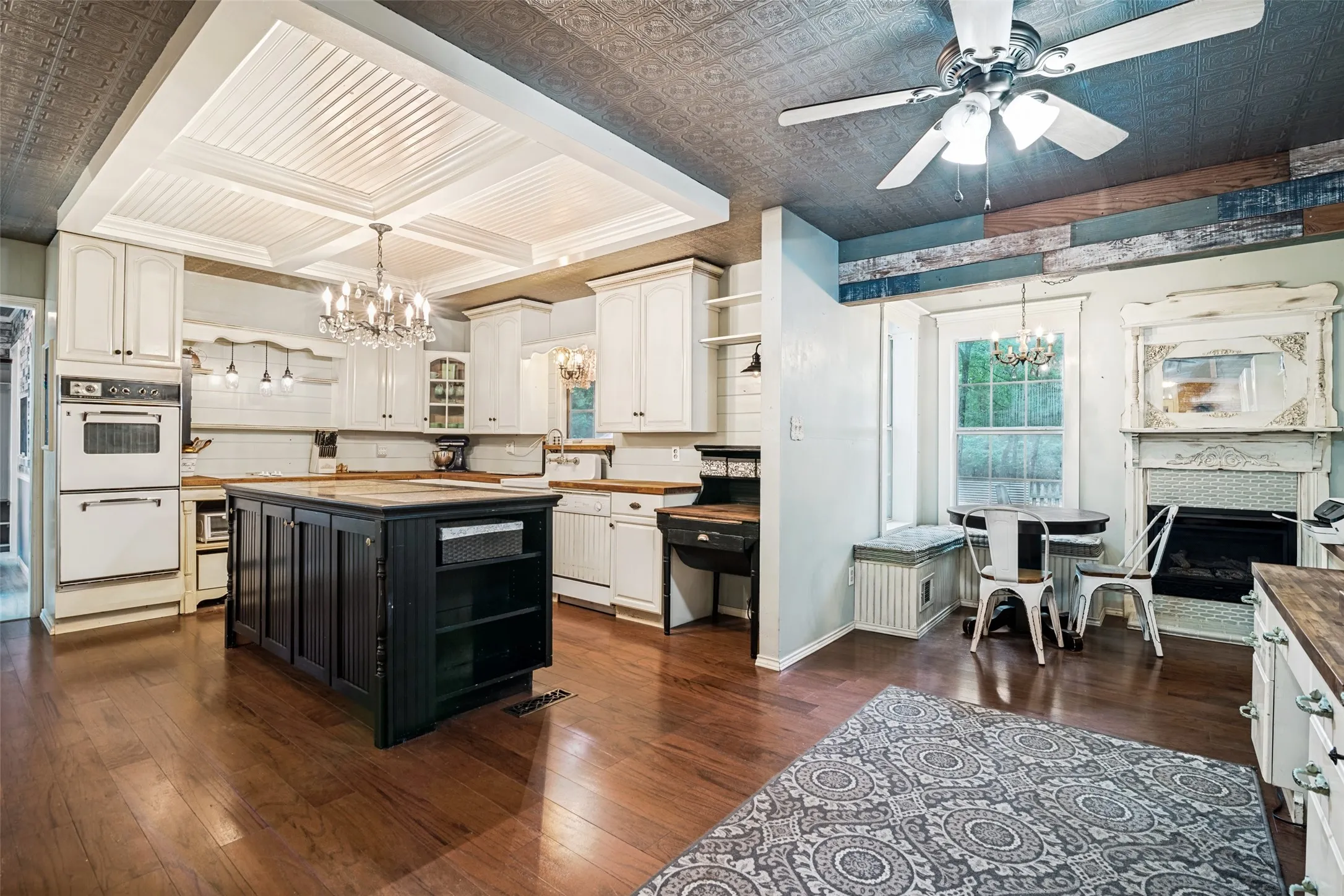 Single Family Residence For Sale in Hunt County , 10690 County Road 2450, Terrell, Texas 75160, 4 Bedroom, 4 Bathroom, 2 Garage spaces, 3,296 Sqft, built in 1994, Preowned, mls#21252210, Real Estate Agent in Terrell, Homes For Sale in Hunt county, Homes For Sale in Terrell, Realtor in Terrell Texas, Real Estate Brokerage Independent Realty Texas, Luminita Cordes Realtor