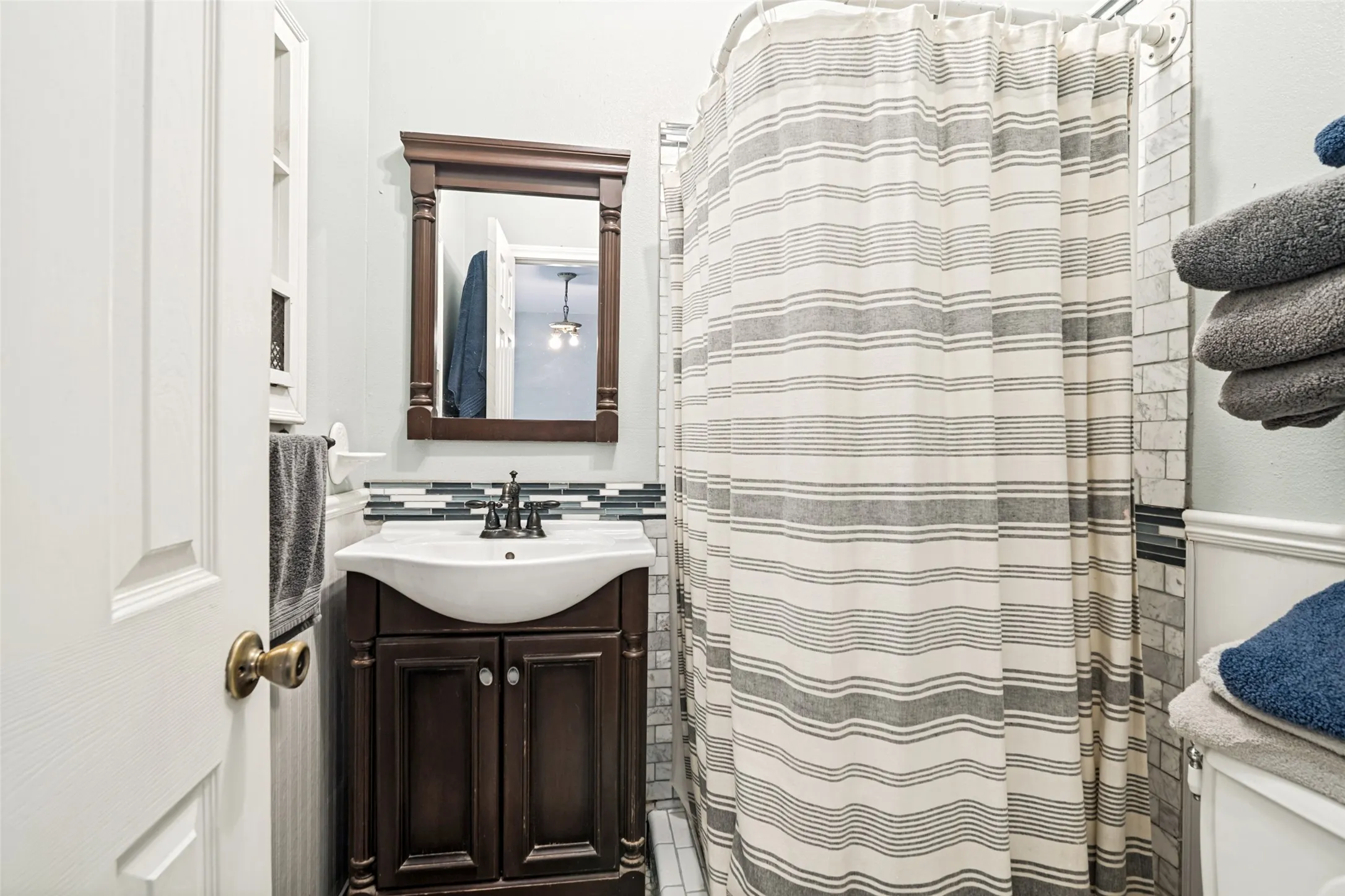 Single Family Residence For Sale in Hunt County , 10690 County Road 2450, Terrell, Texas 75160, 4 Bedroom, 4 Bathroom, 2 Garage spaces, 3,296 Sqft, built in 1994, Preowned, mls#21252210, Real Estate Agent in Terrell, Homes For Sale in Hunt county, Homes For Sale in Terrell, Realtor in Terrell Texas, Real Estate Brokerage Independent Realty Texas, Luminita Cordes Realtor