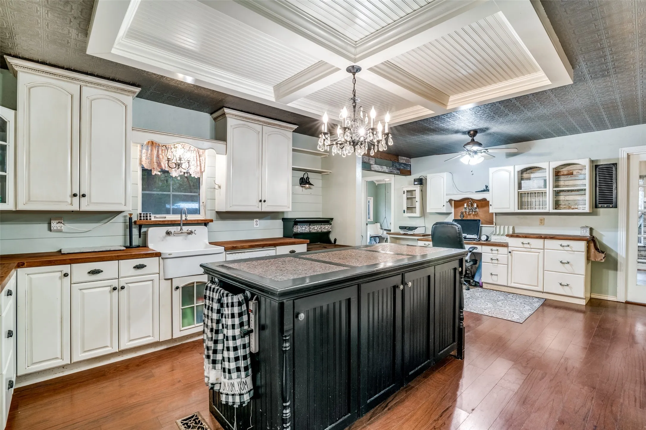 Single Family Residence For Sale in Hunt County , 10690 County Road 2450, Terrell, Texas 75160, 4 Bedroom, 4 Bathroom, 2 Garage spaces, 3,296 Sqft, built in 1994, Preowned, mls#21252210, Real Estate Agent in Terrell, Homes For Sale in Hunt county, Homes For Sale in Terrell, Realtor in Terrell Texas, Real Estate Brokerage Independent Realty Texas, Luminita Cordes Realtor
