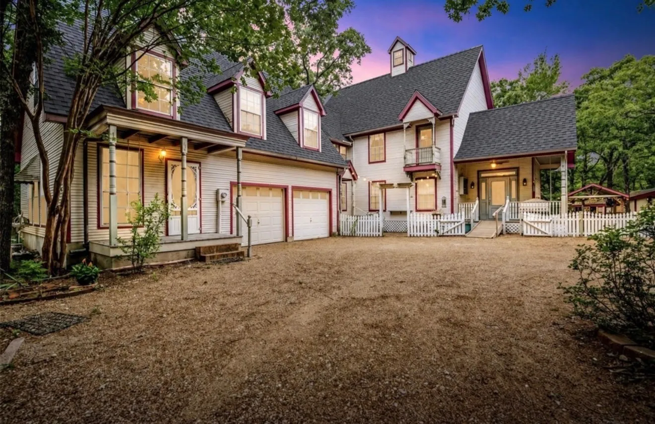 Single Family Residence For Sale in Hunt County , 10690 County Road 2450, Terrell, Texas 75160, 4 Bedroom, 4 Bathroom, 2 Garage spaces, 3,296 Sqft, built in 1994, Preowned, mls#21252210, Real Estate Agent in Terrell, Homes For Sale in Hunt county, Homes For Sale in Terrell, Realtor in Terrell Texas, Real Estate Brokerage Independent Realty Texas, Luminita Cordes Realtor