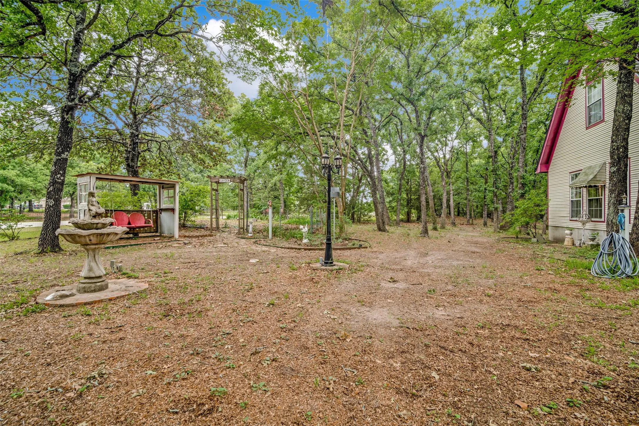 Single Family Residence For Sale in Hunt County , 10690 County Road 2450, Terrell, Texas 75160, 4 Bedroom, 4 Bathroom, 2 Garage spaces, 3,296 Sqft, built in 1994, Preowned, mls#21252210, Real Estate Agent in Terrell, Homes For Sale in Hunt county, Homes For Sale in Terrell, Realtor in Terrell Texas, Real Estate Brokerage Independent Realty Texas, Luminita Cordes Realtor