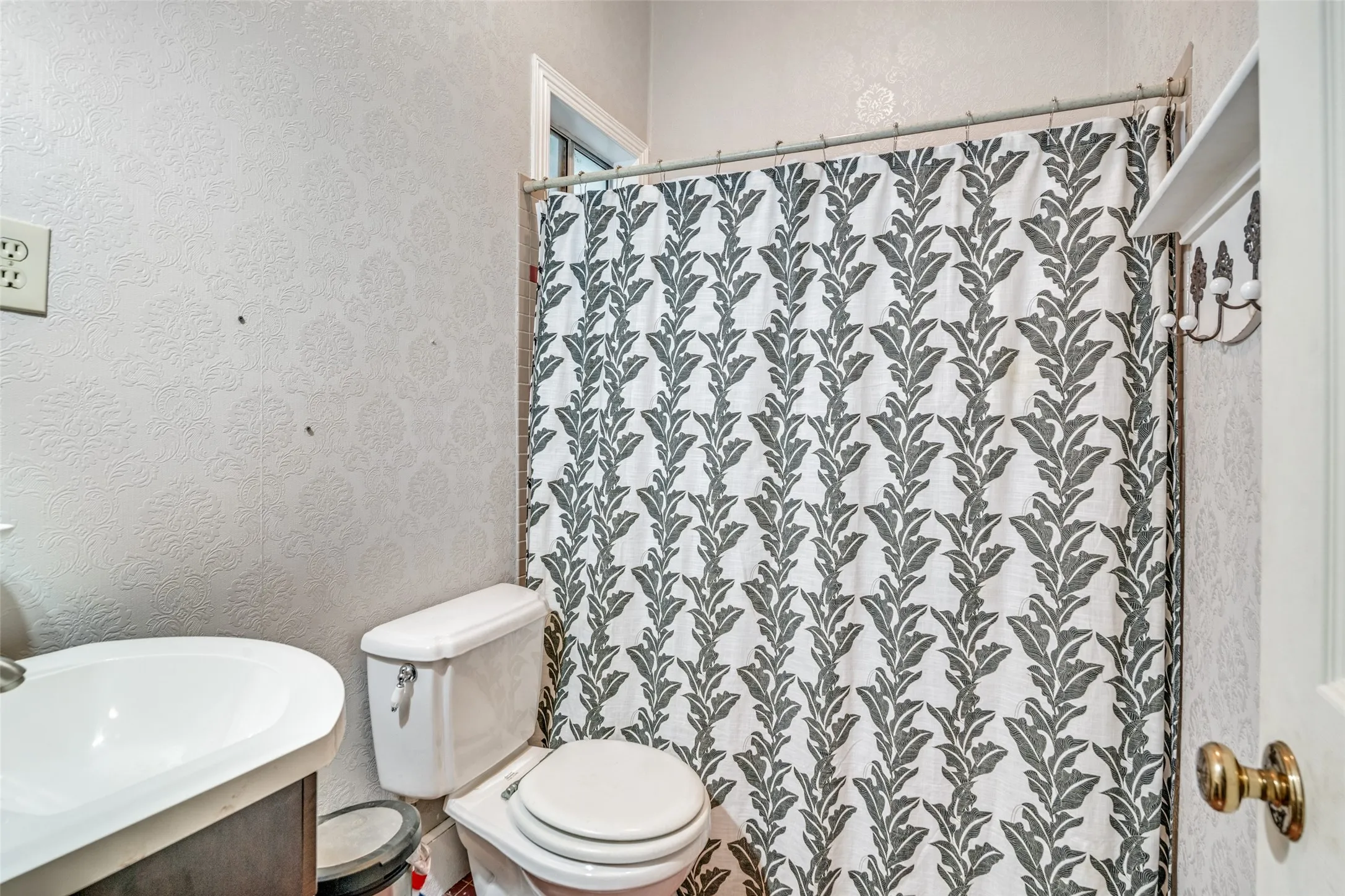 second living space bathroom