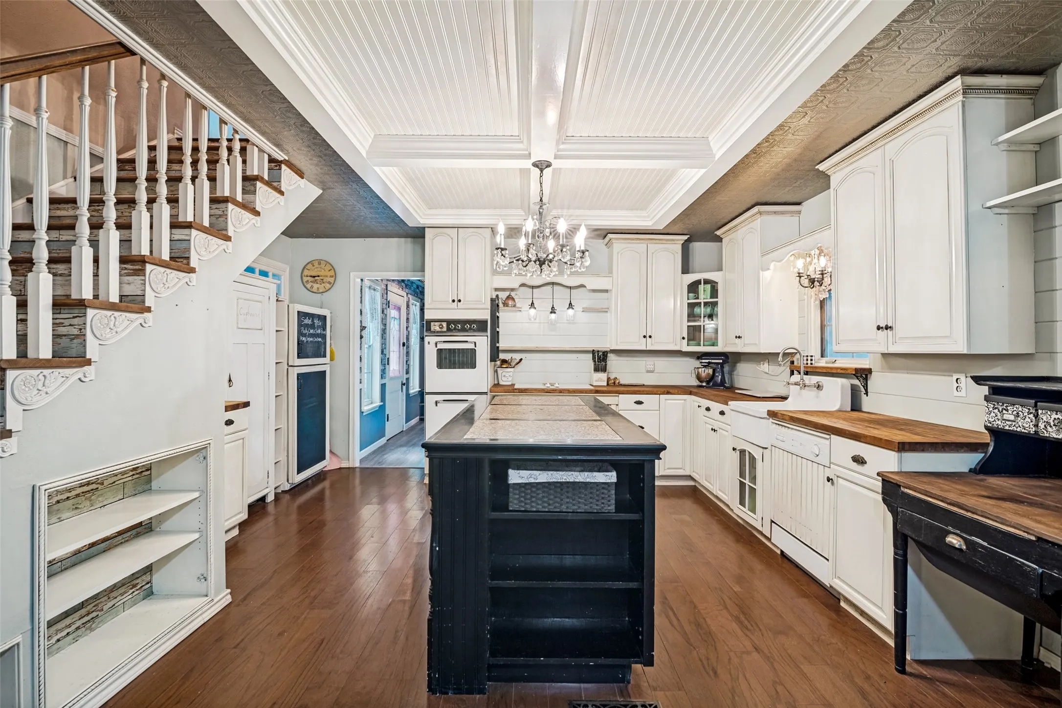 Single Family Residence For Sale in Hunt County , 10690 County Road 2450, Terrell, Texas 75160, 4 Bedroom, 4 Bathroom, 2 Garage spaces, 3,296 Sqft, built in 1994, Preowned, mls#21252210, Real Estate Agent in Terrell, Homes For Sale in Hunt county, Homes For Sale in Terrell, Realtor in Terrell Texas, Real Estate Brokerage Independent Realty Texas, Luminita Cordes Realtor