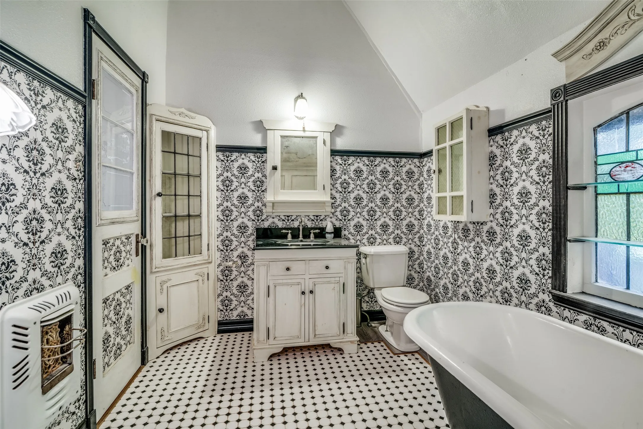 Single Family Residence For Sale in Hunt County , 10690 County Road 2450, Terrell, Texas 75160, 4 Bedroom, 4 Bathroom, 2 Garage spaces, 3,296 Sqft, built in 1994, Preowned, mls#21252210, Real Estate Agent in Terrell, Homes For Sale in Hunt county, Homes For Sale in Terrell, Realtor in Terrell Texas, Real Estate Brokerage Independent Realty Texas, Luminita Cordes Realtor